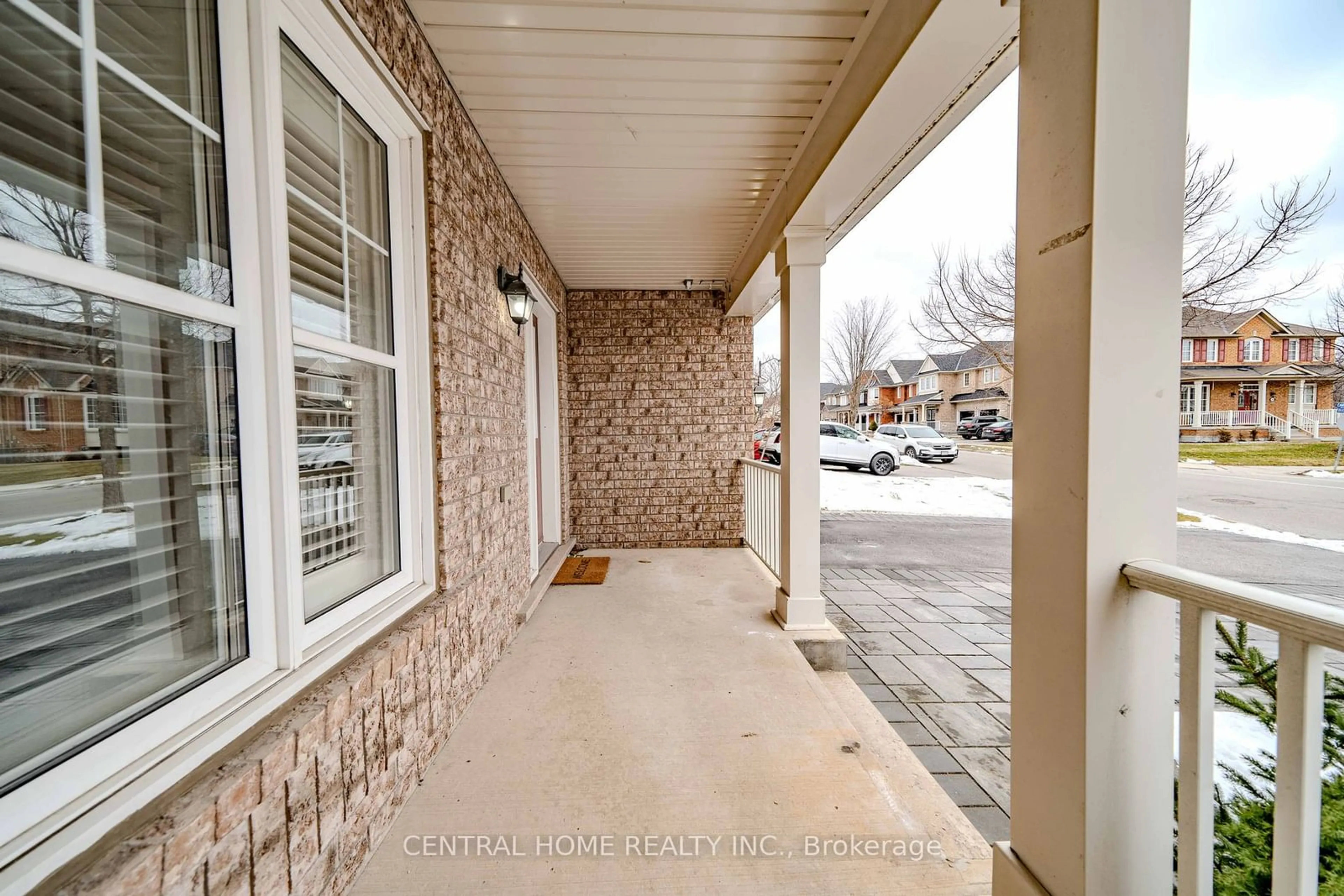 Patio, street for 340 Carlissa Run, Newmarket Ontario L3X 3J9