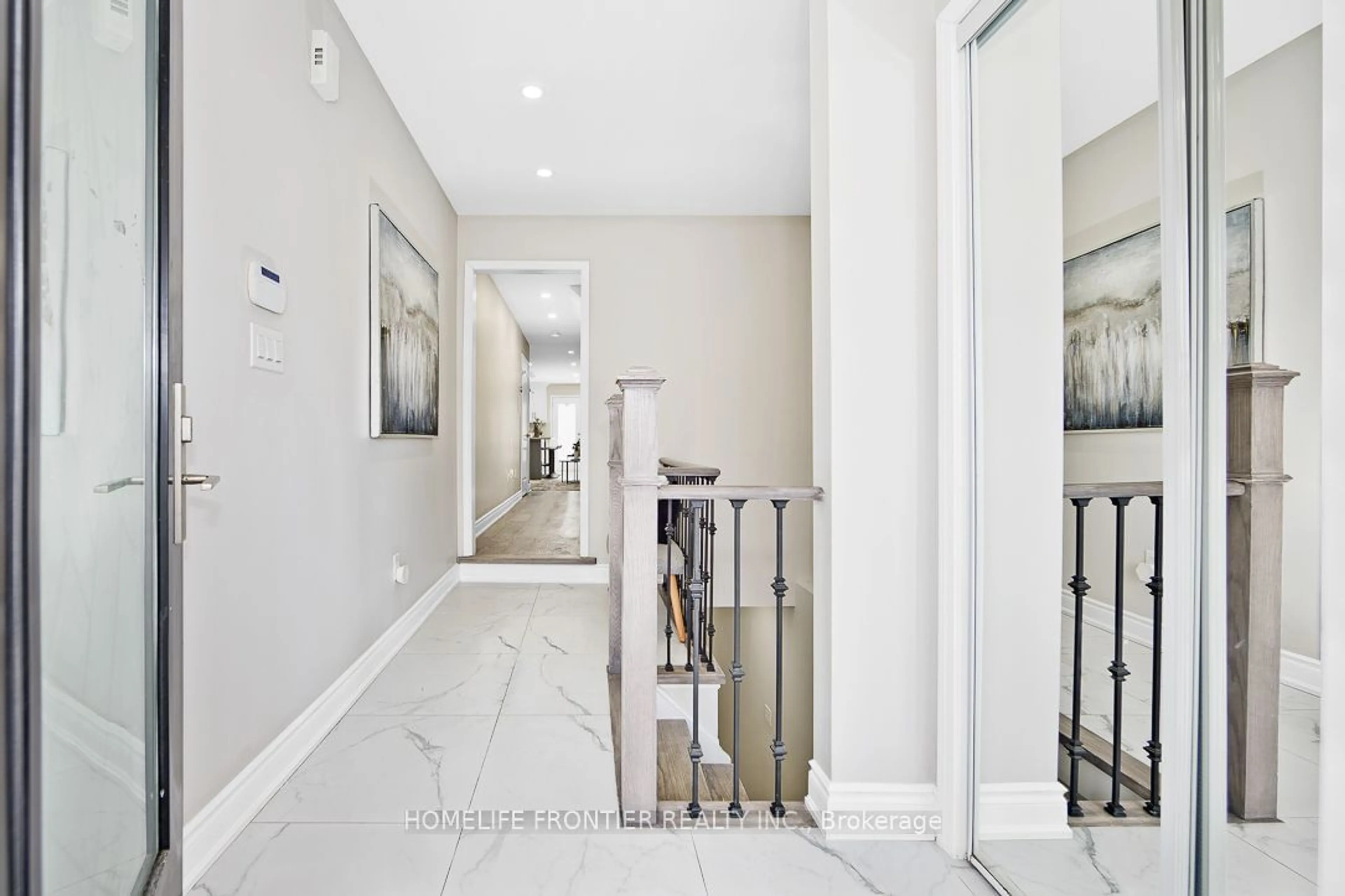 Indoor foyer for 3 Coranto Way, Vaughan Ontario L4H 3L8