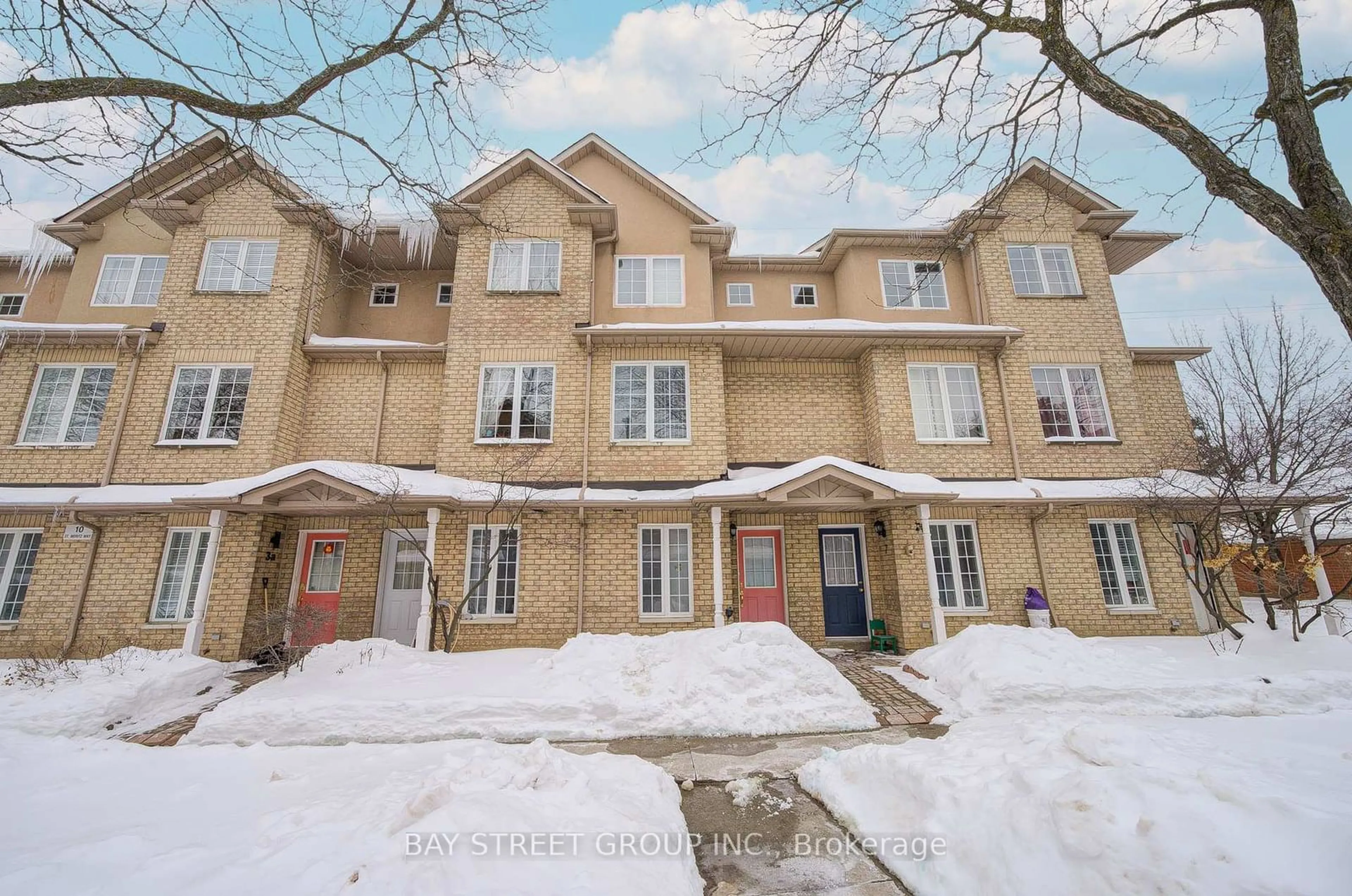 A pic from outside/outdoor area/front of a property/back of a property/a pic from drone, street for 10 St Moritz Way #6, Markham Ontario L3R 4G4