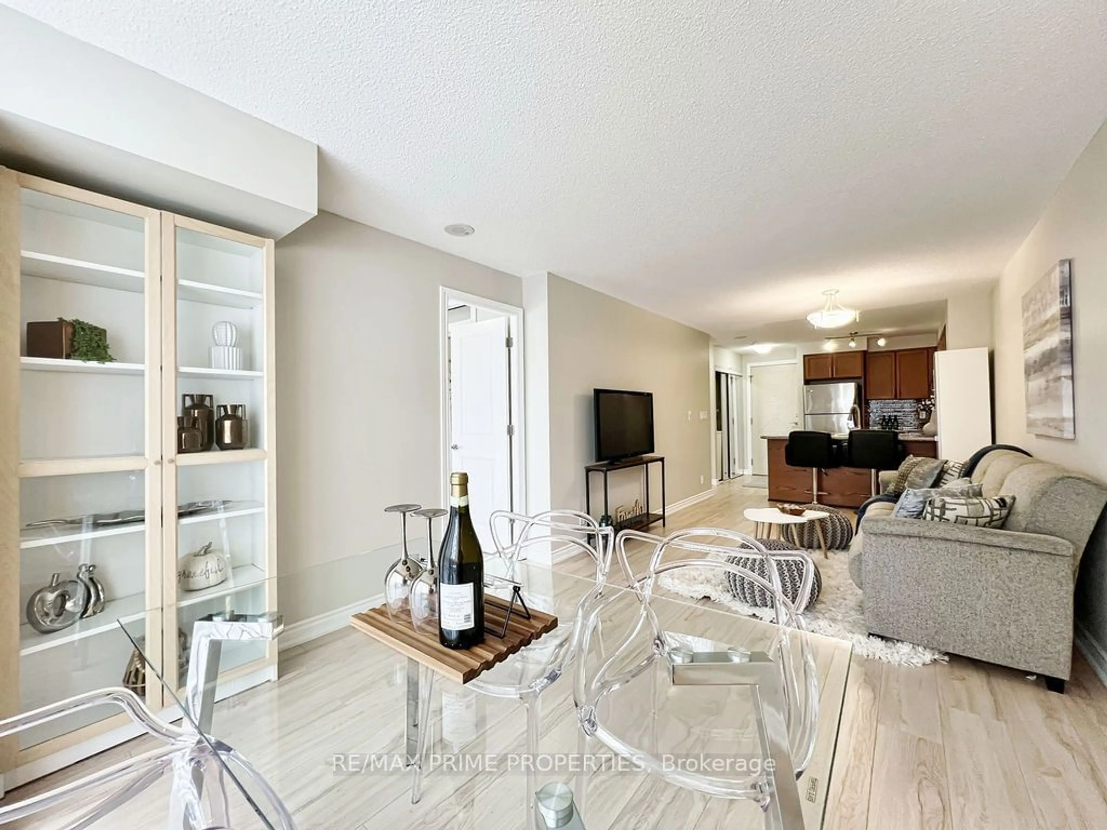 Open concept kitchen, unknown for 18 Harding Blvd #221, Richmond Hill Ontario L4C 0T3