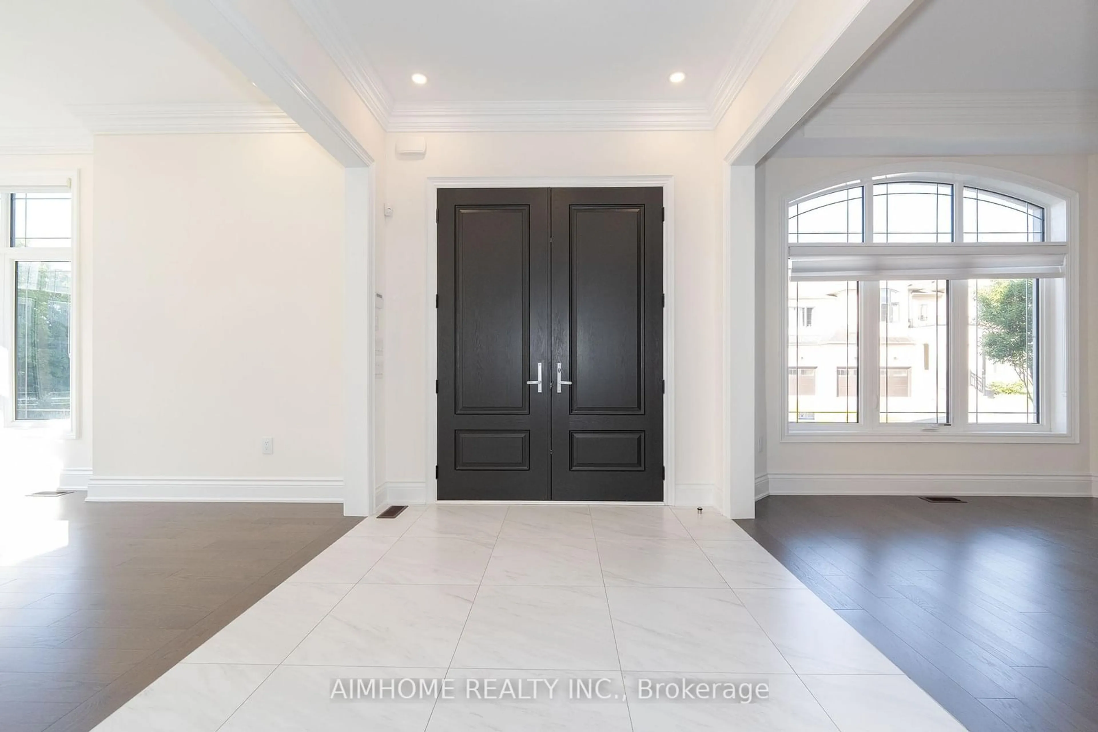 Indoor entryway for 32 Sofia Olivia Cres, Vaughan Ontario L6A 4T2