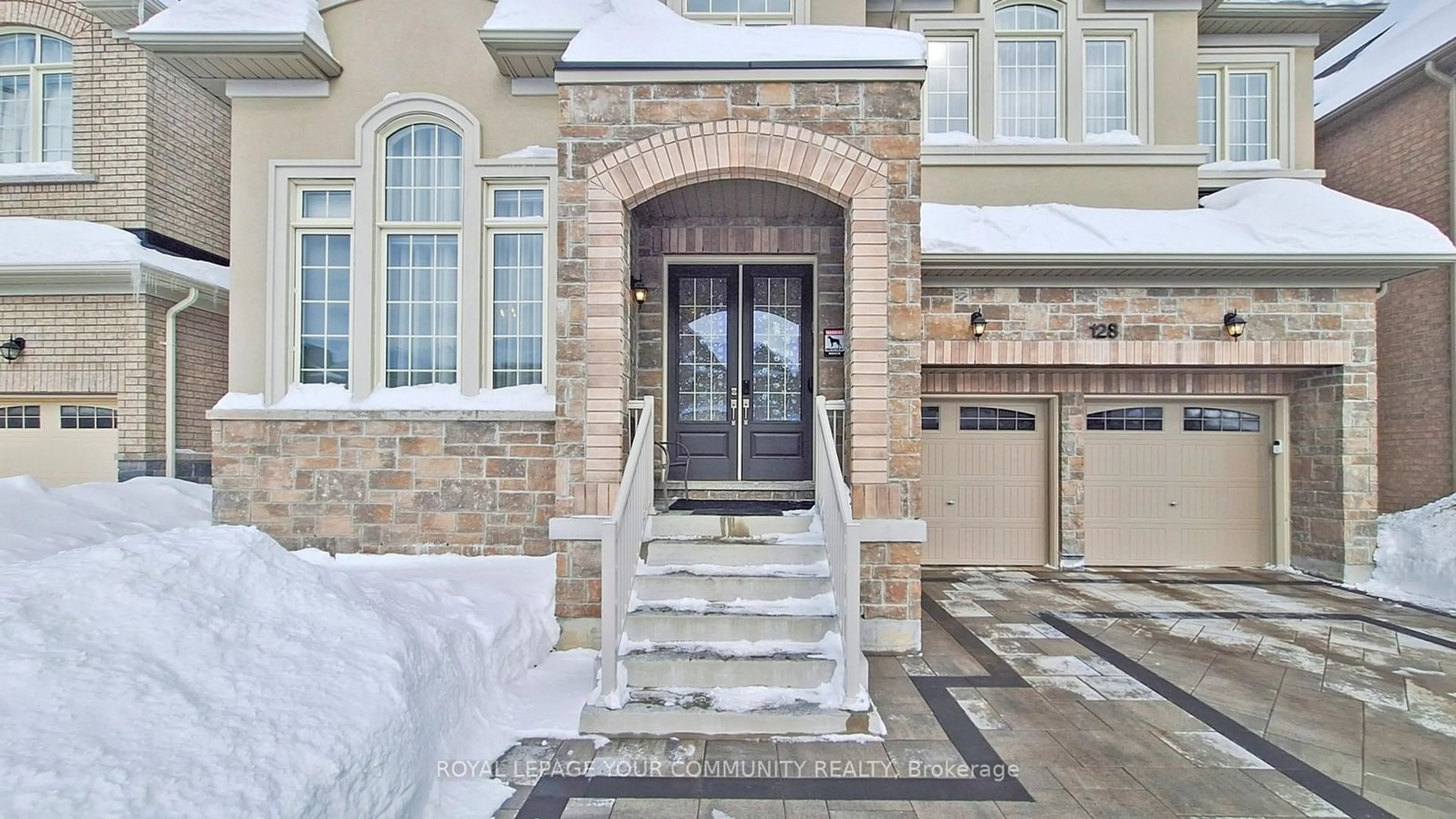 Indoor entryway for 128 Ben Sinclair Ave, East Gwillimbury Ontario L9N 0Z2