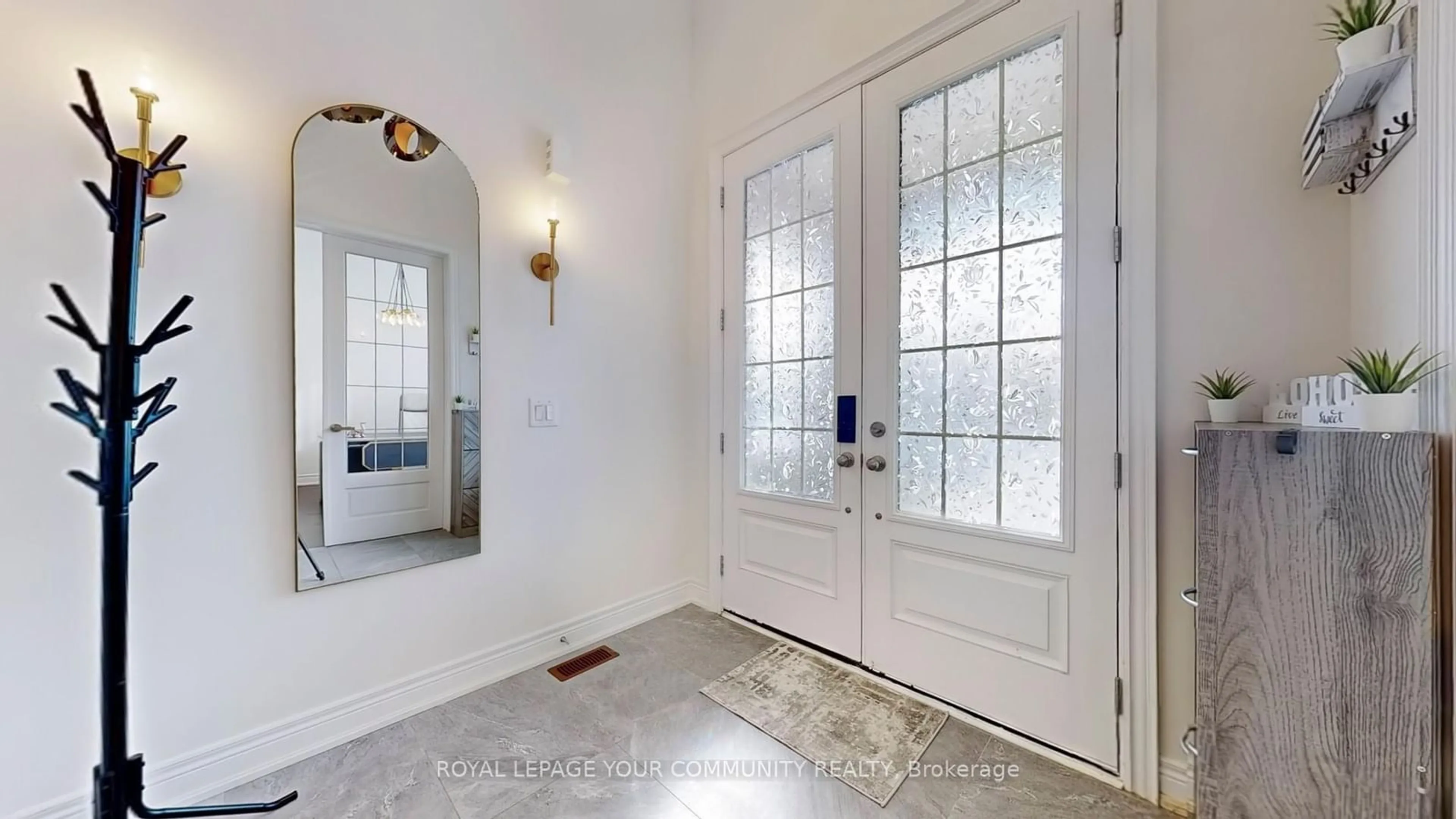 Indoor entryway for 128 Ben Sinclair Ave, East Gwillimbury Ontario L9N 0Z2