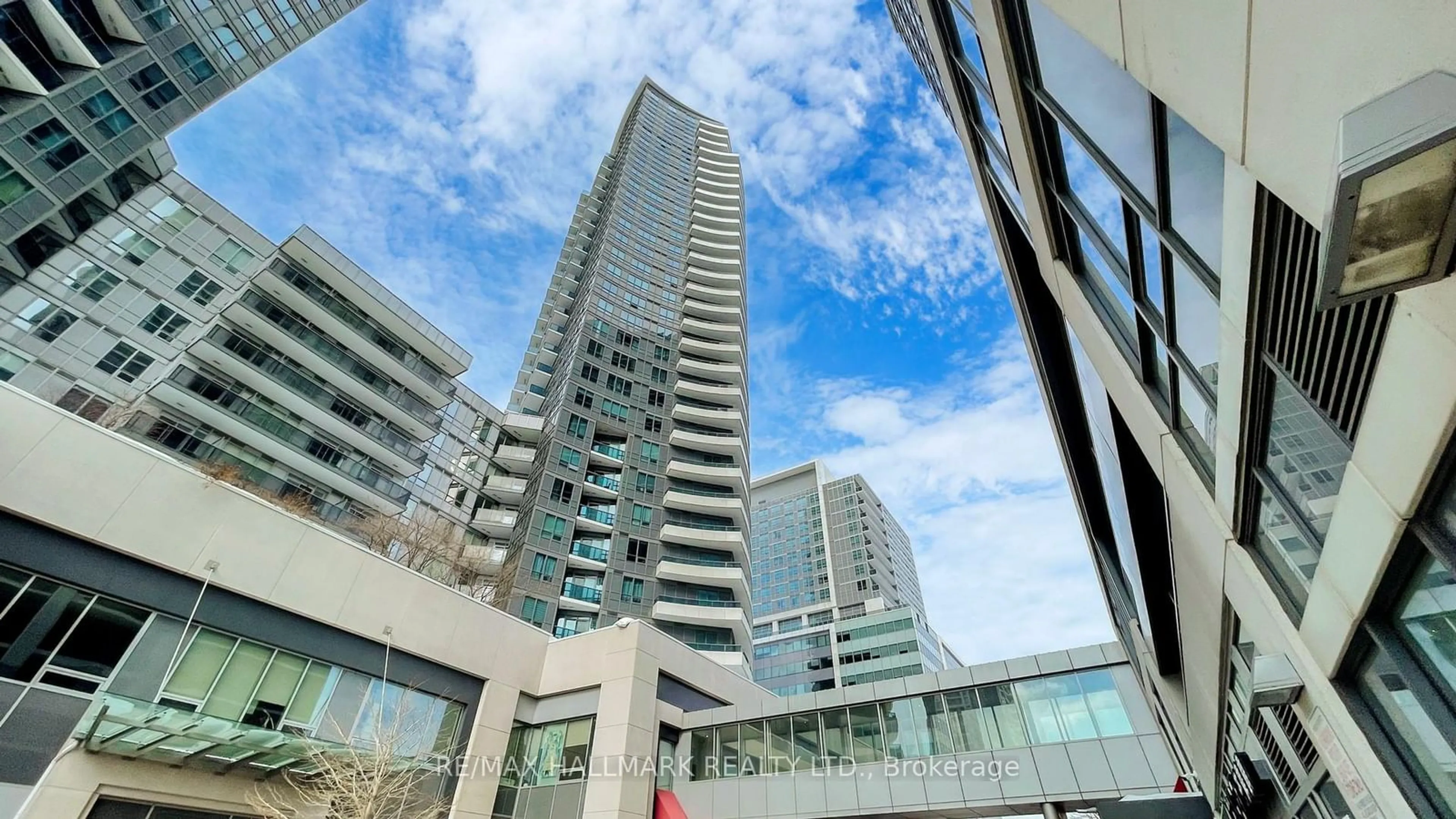 Indoor foyer for 7171 Yonge St #1005, Markham Ontario L3T 0C5