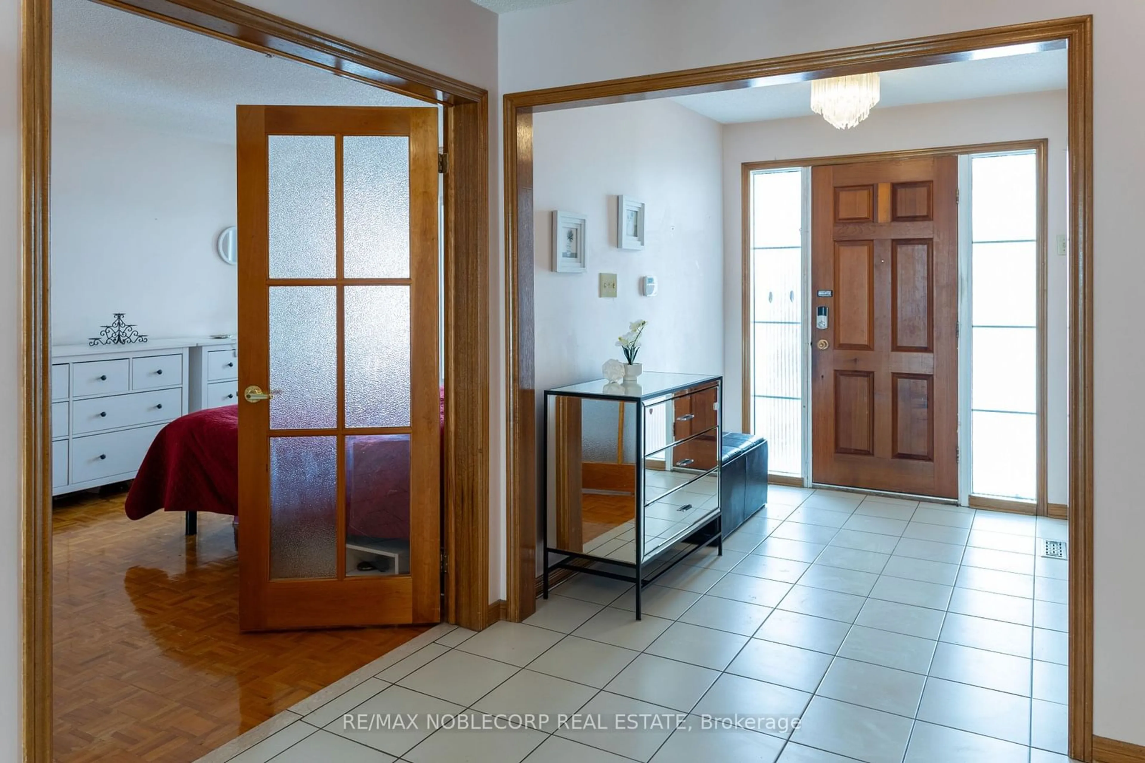 Indoor foyer for 37 Father Ermanno Cres, Vaughan Ontario L4L 7L6