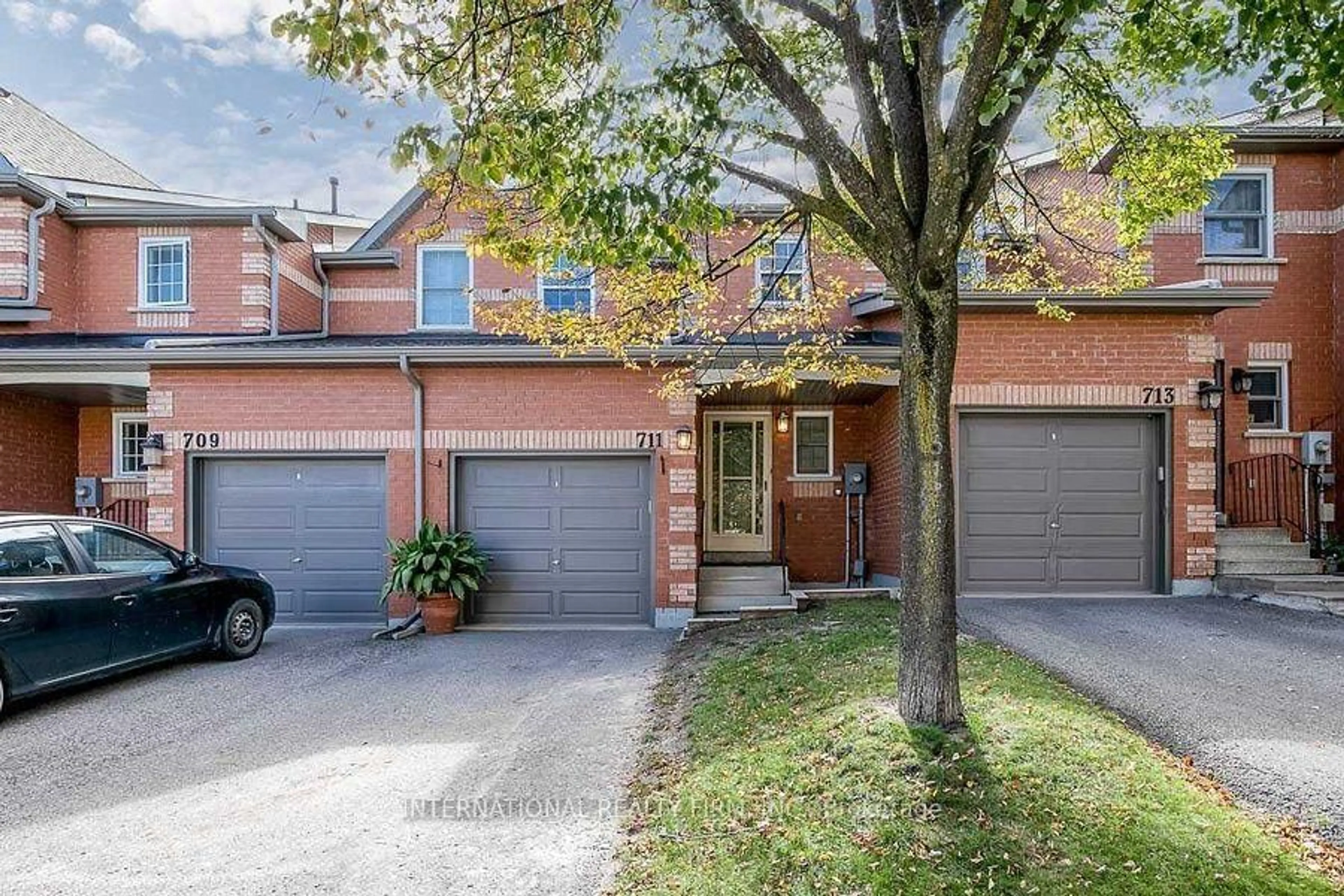 Home with brick exterior material, street for 711 Caradonna Cres, Newmarket Ontario L3X 1W5