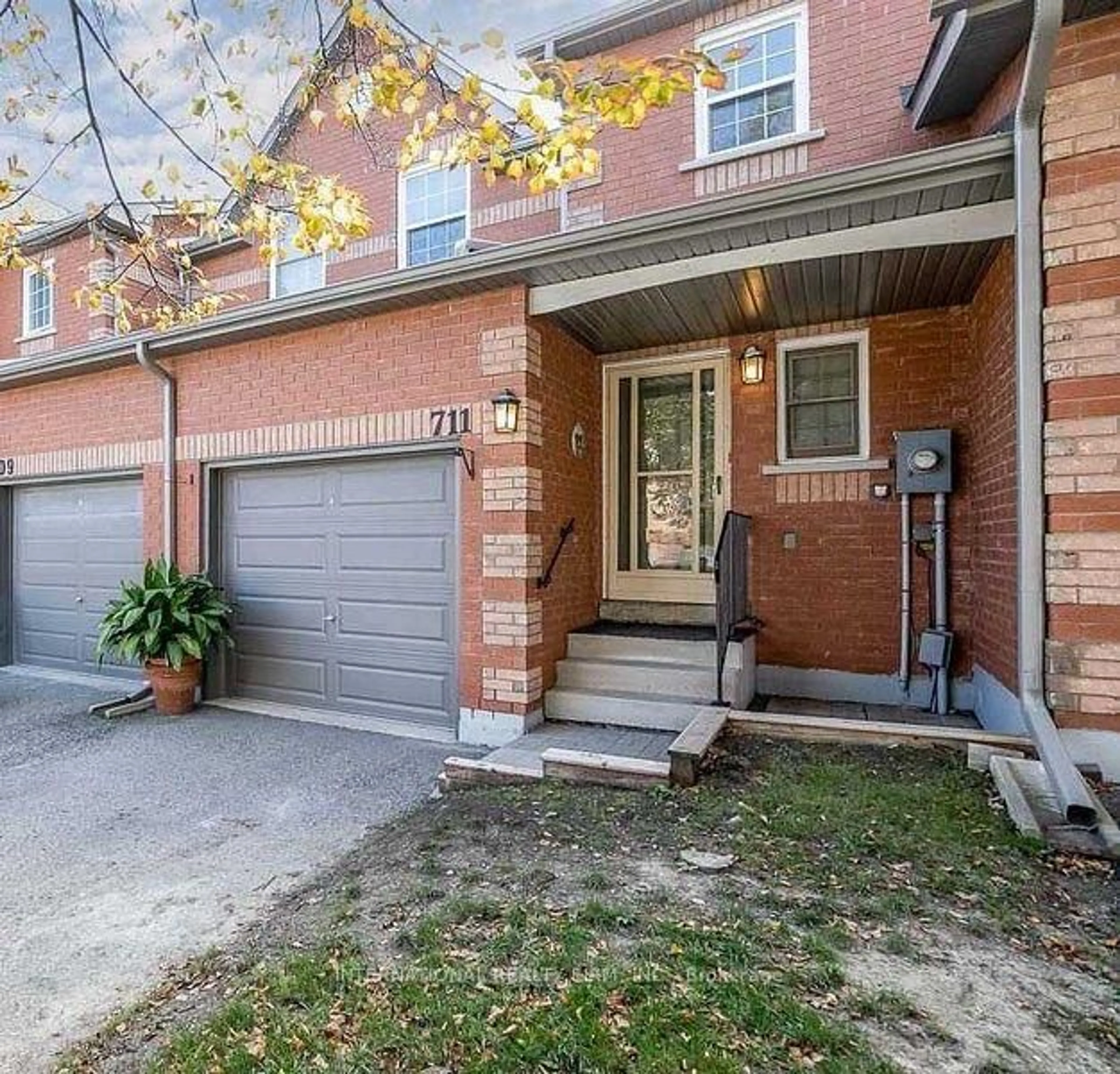 Home with brick exterior material, street for 711 Caradonna Cres, Newmarket Ontario L3X 1W5