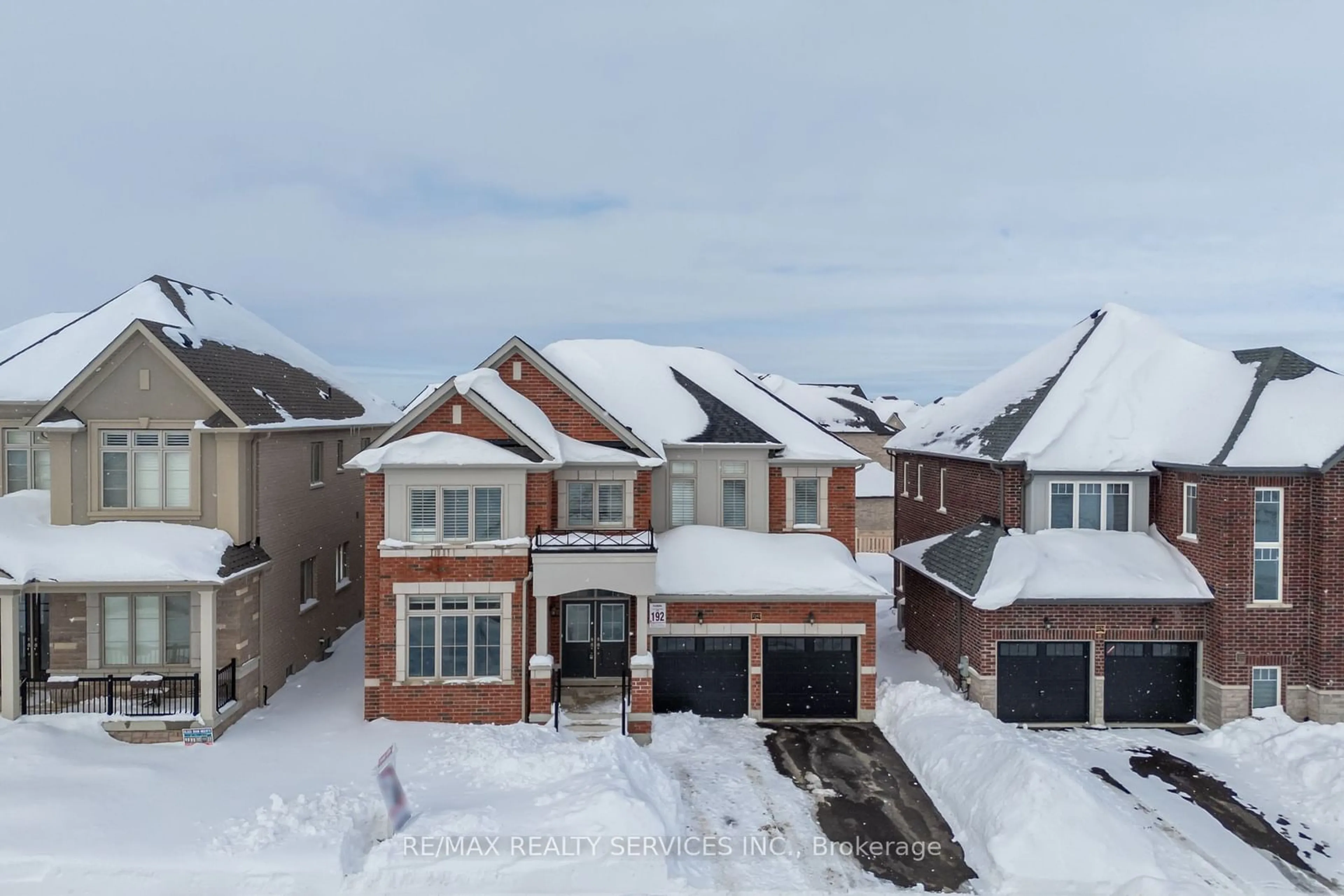 A pic from outside/outdoor area/front of a property/back of a property/a pic from drone, street for 1140 Wickham Rd, Innisfil Ontario L9S 0P9