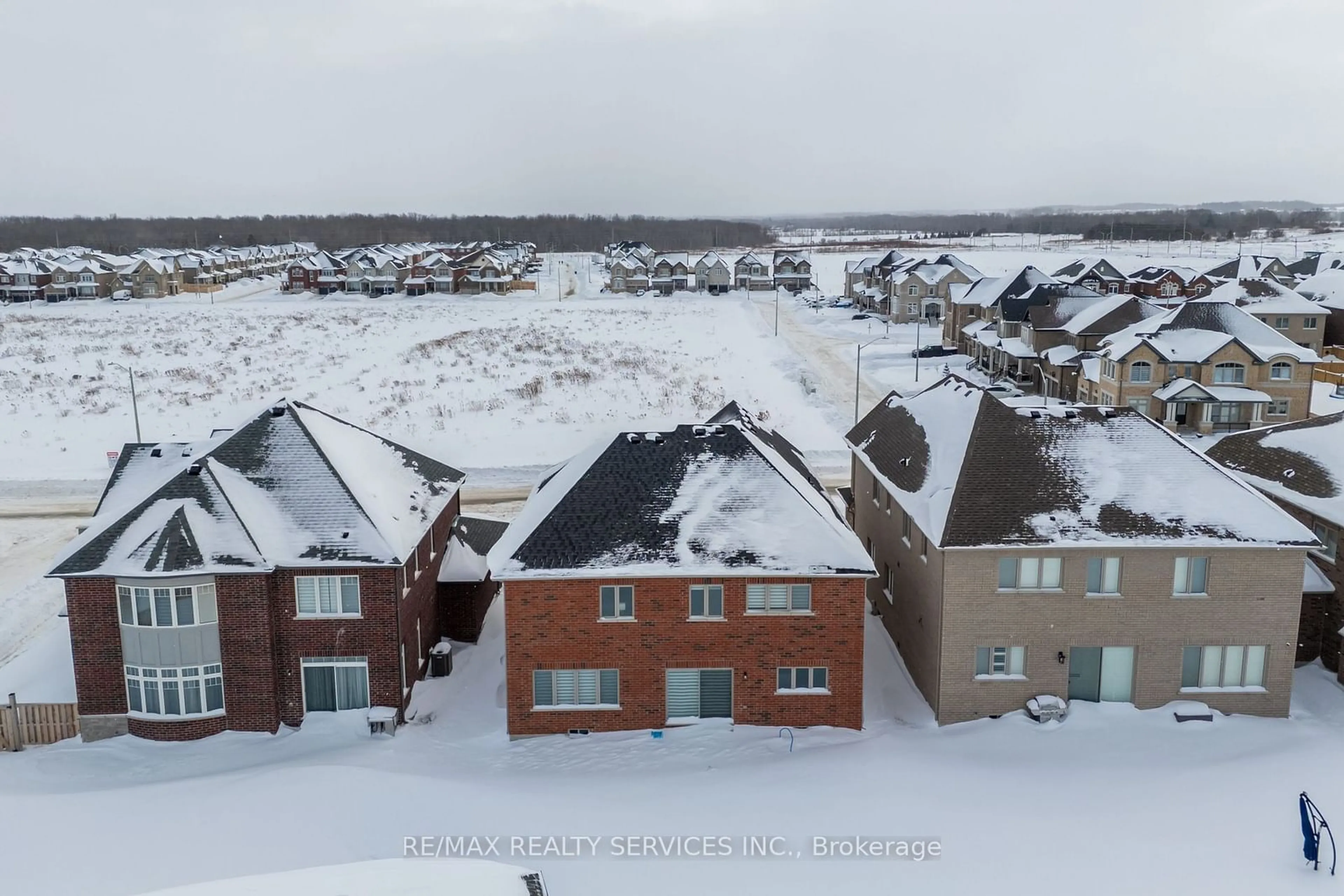 A pic from outside/outdoor area/front of a property/back of a property/a pic from drone, unknown for 1140 Wickham Rd, Innisfil Ontario L9S 0P9