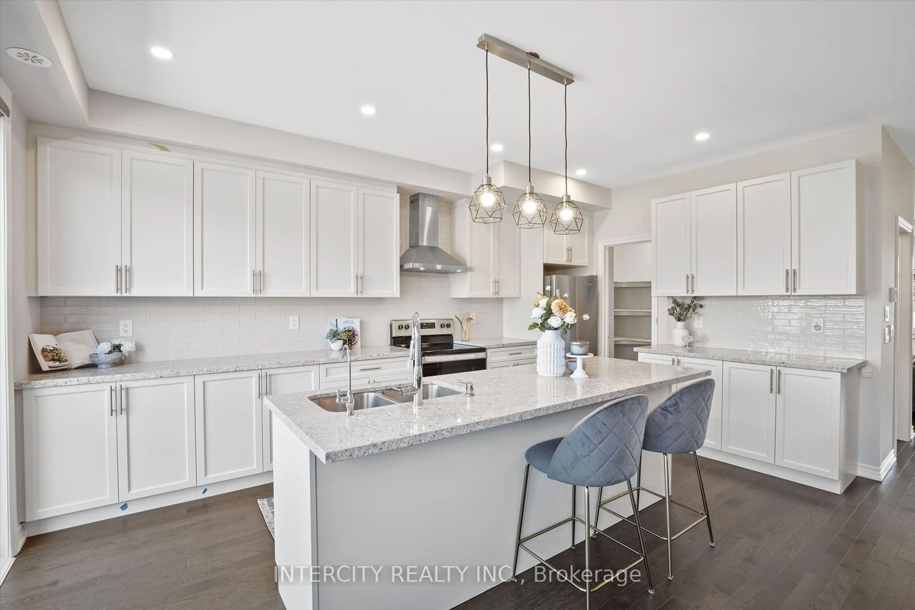 Open concept kitchen, ceramic/tile floor for 9710 Kennedy Rd, Markham Ontario L6C 3J8