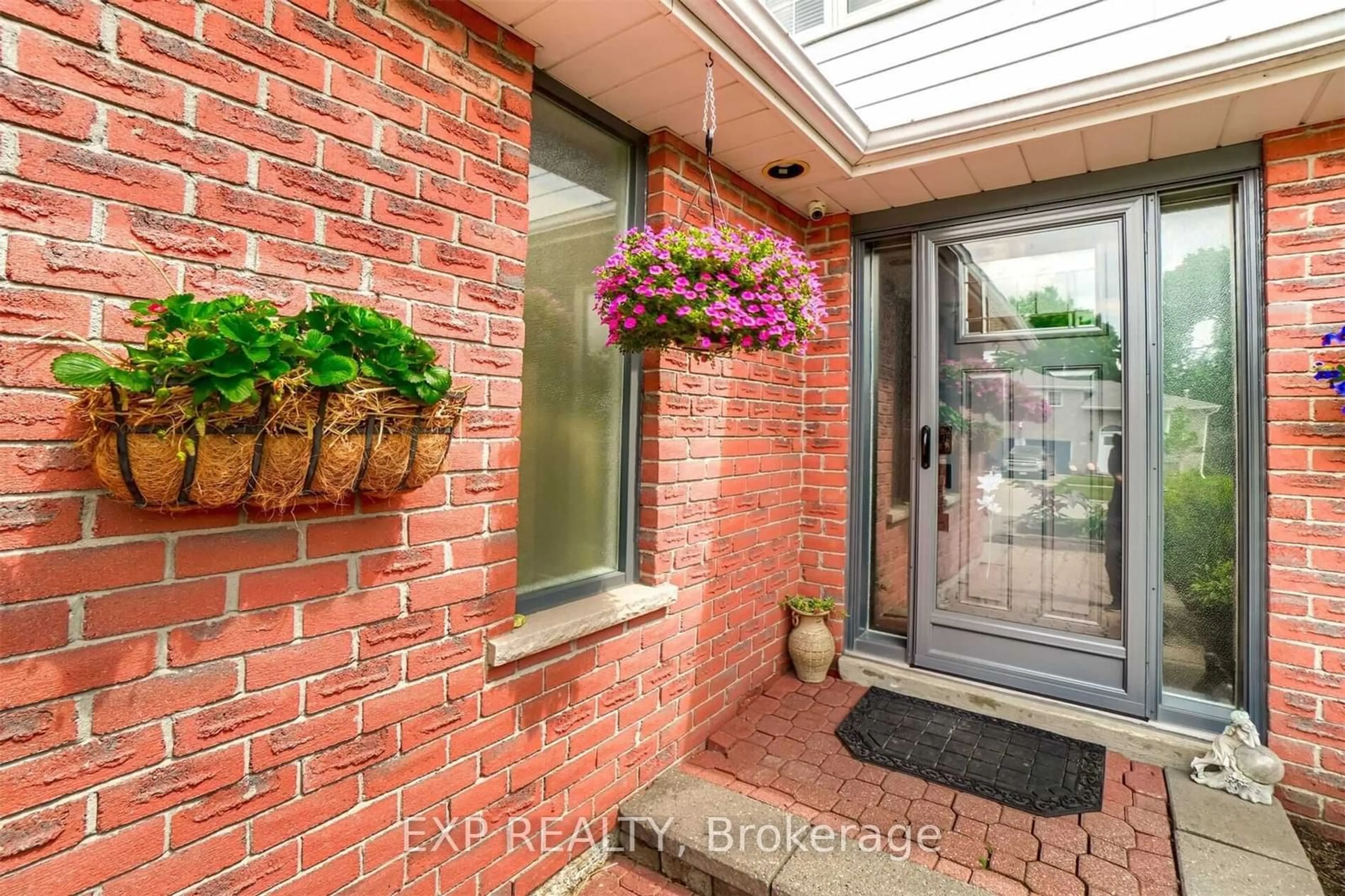 Indoor entryway for 453 Maplegrove Ave, Bradford West Gwillimbury Ontario L3Z 2V8