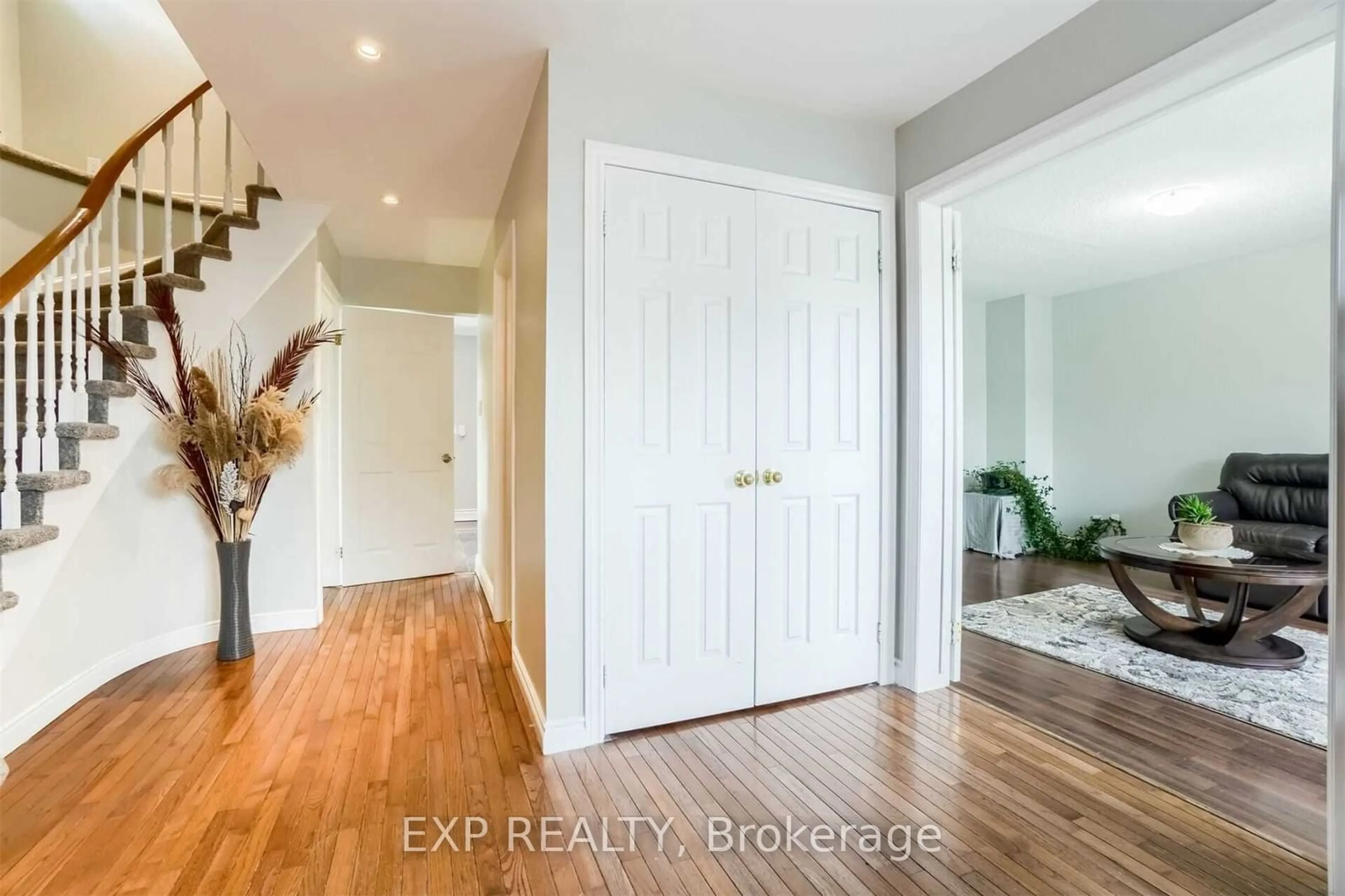 Indoor entryway for 453 Maplegrove Ave, Bradford West Gwillimbury Ontario L3Z 2V8