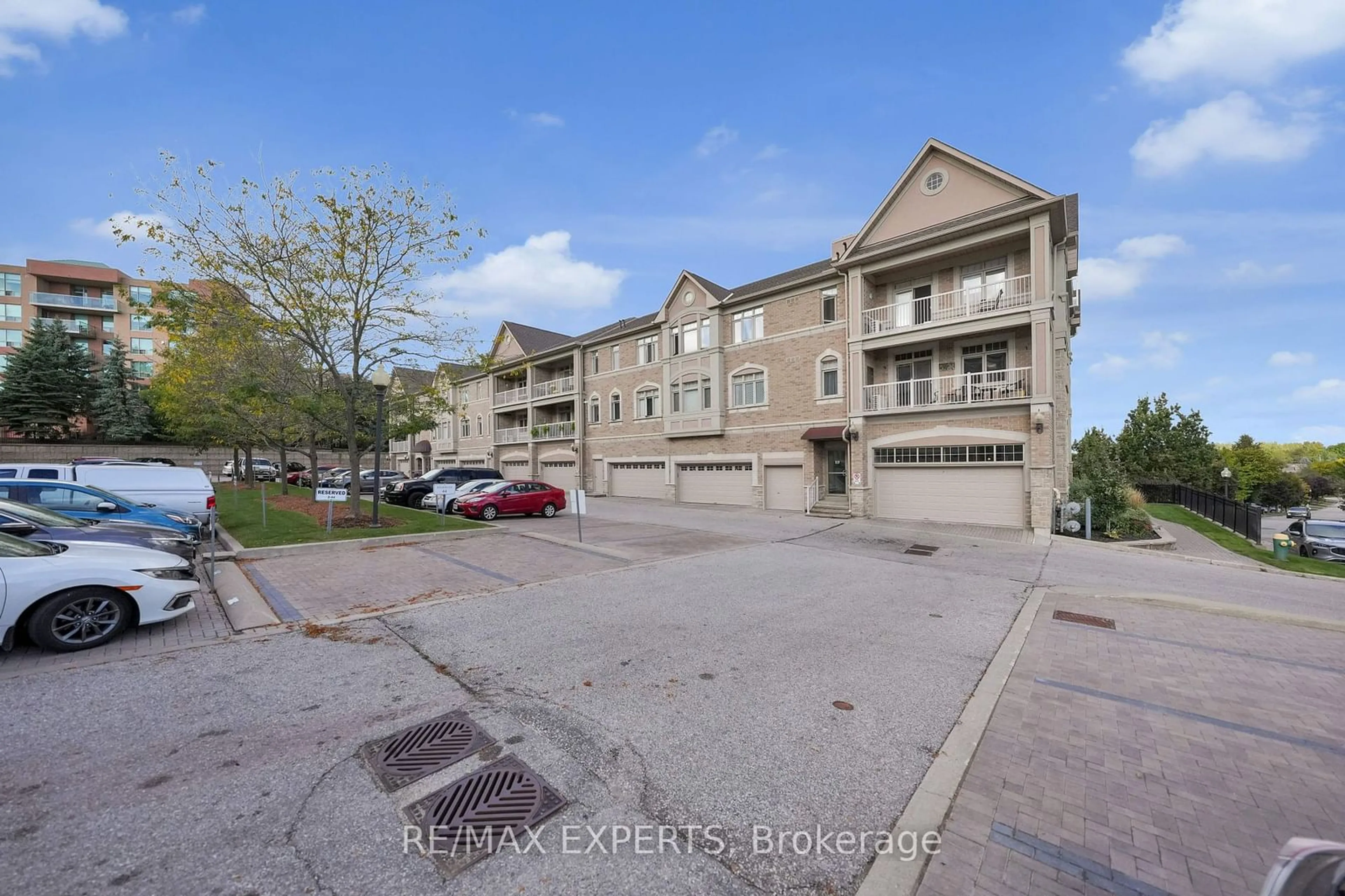 A pic from outside/outdoor area/front of a property/back of a property/a pic from drone, street for 78 Sunset Blvd #108, New Tecumseth Ontario L9R 2H5