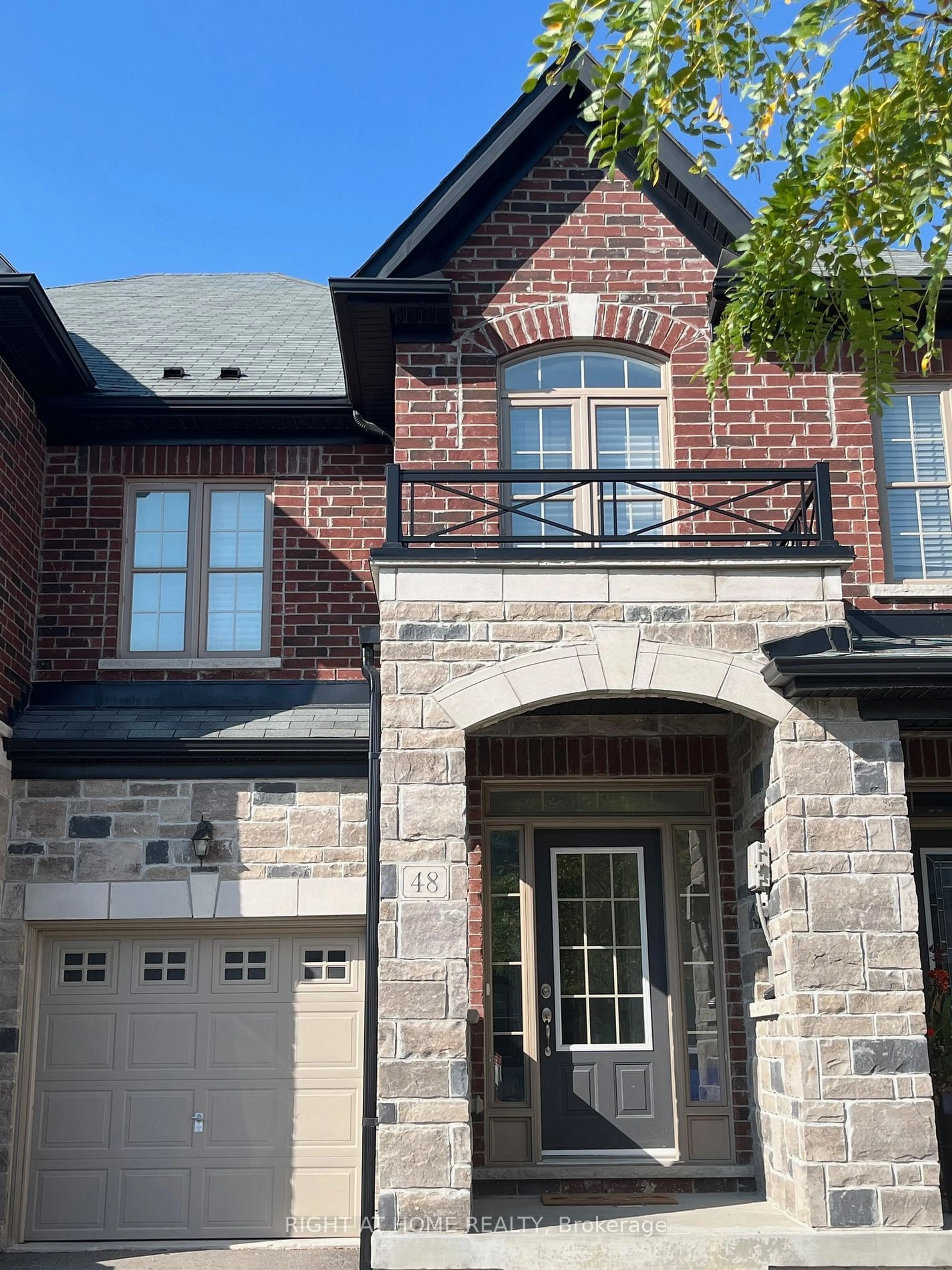 Home with brick exterior material, street for 48 Walter Proctor Rd, East Gwillimbury Ontario L9N 0P1