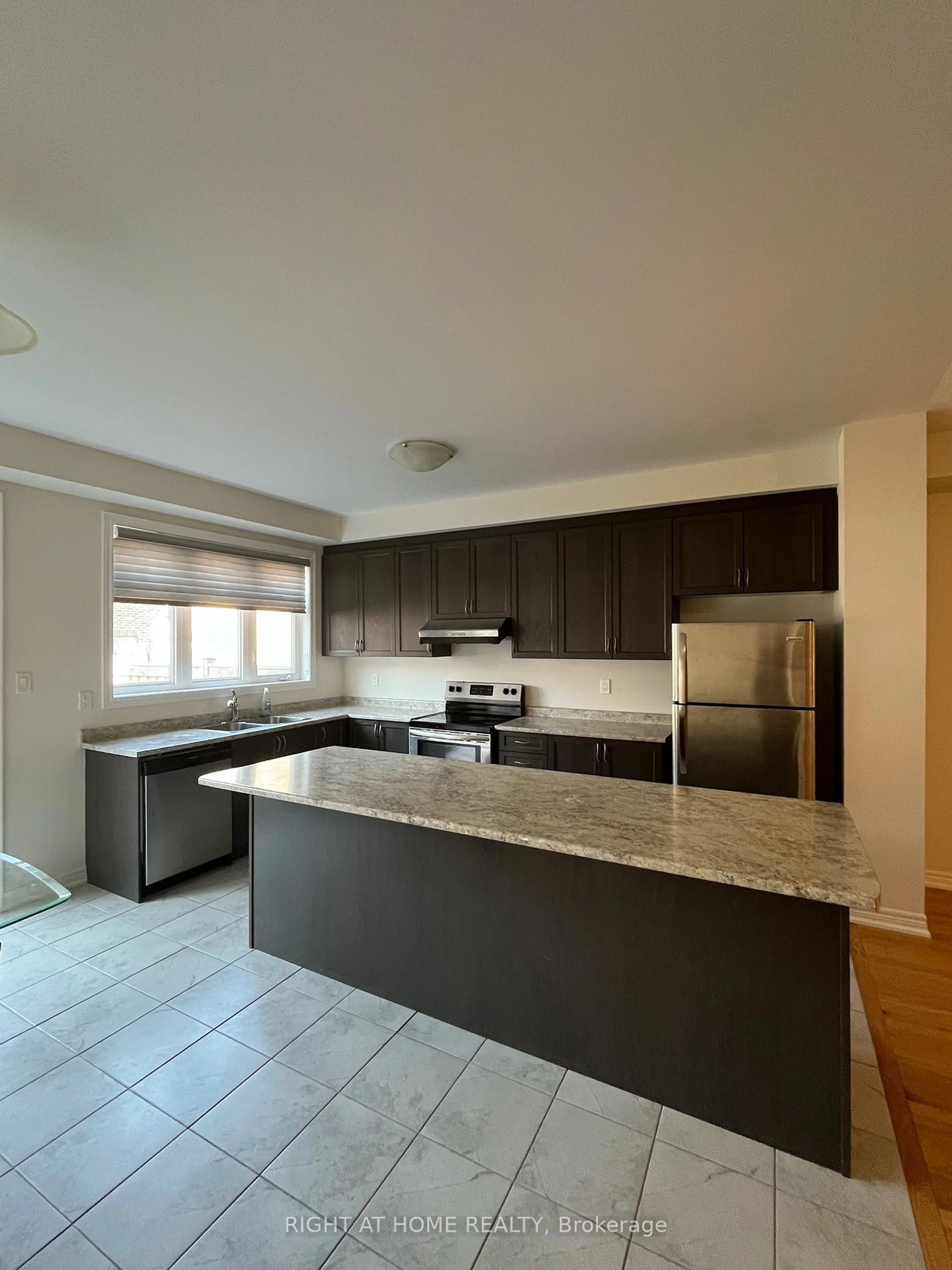 Open concept kitchen, unknown for 48 Walter Proctor Rd, East Gwillimbury Ontario L9N 0P1