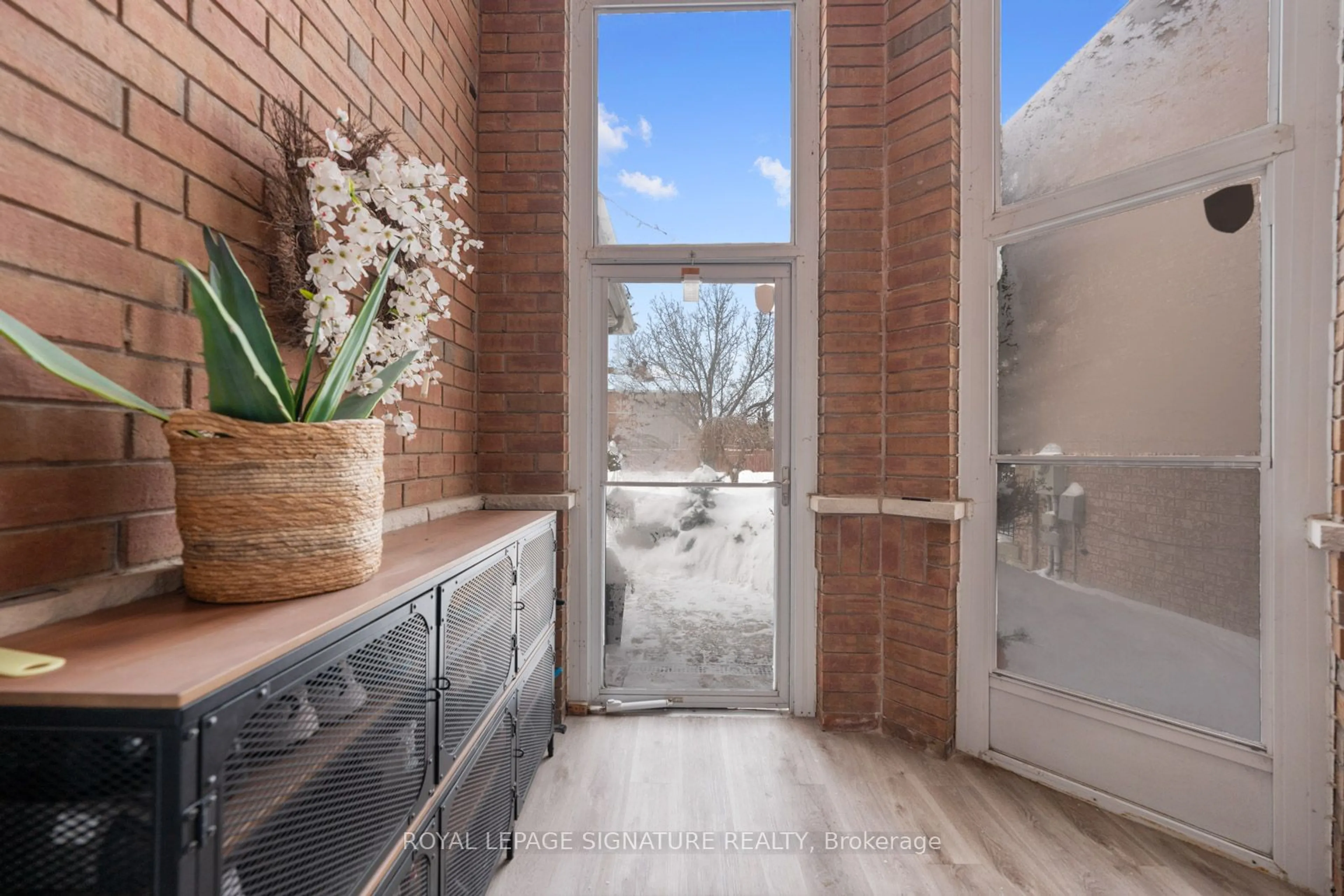 Indoor entryway for 3 Blackthorn Dr, Vaughan Ontario L6A 3C3