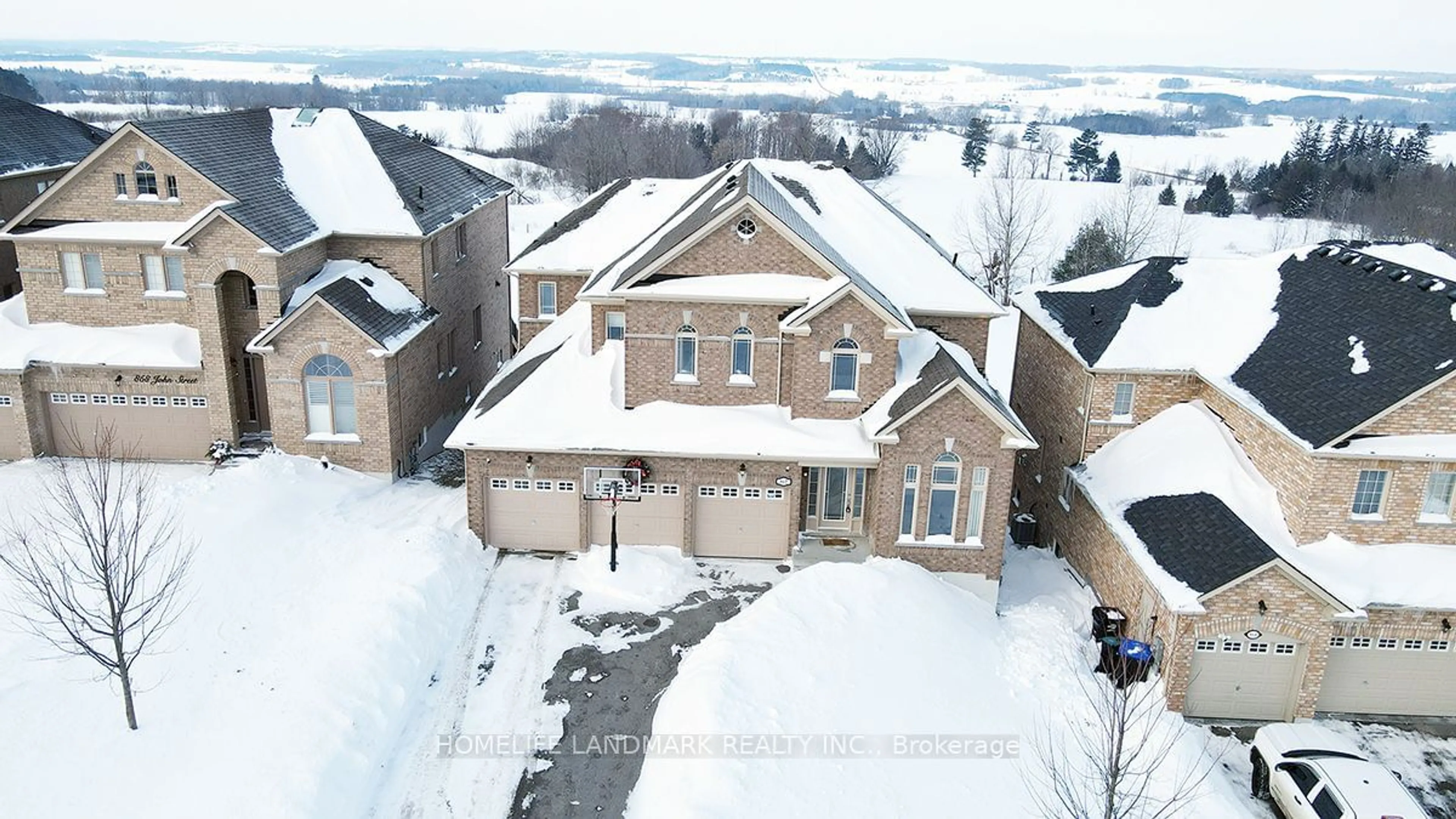 A pic from outside/outdoor area/front of a property/back of a property/a pic from drone, street for 862 John St, Innisfil Ontario L0L 1K0