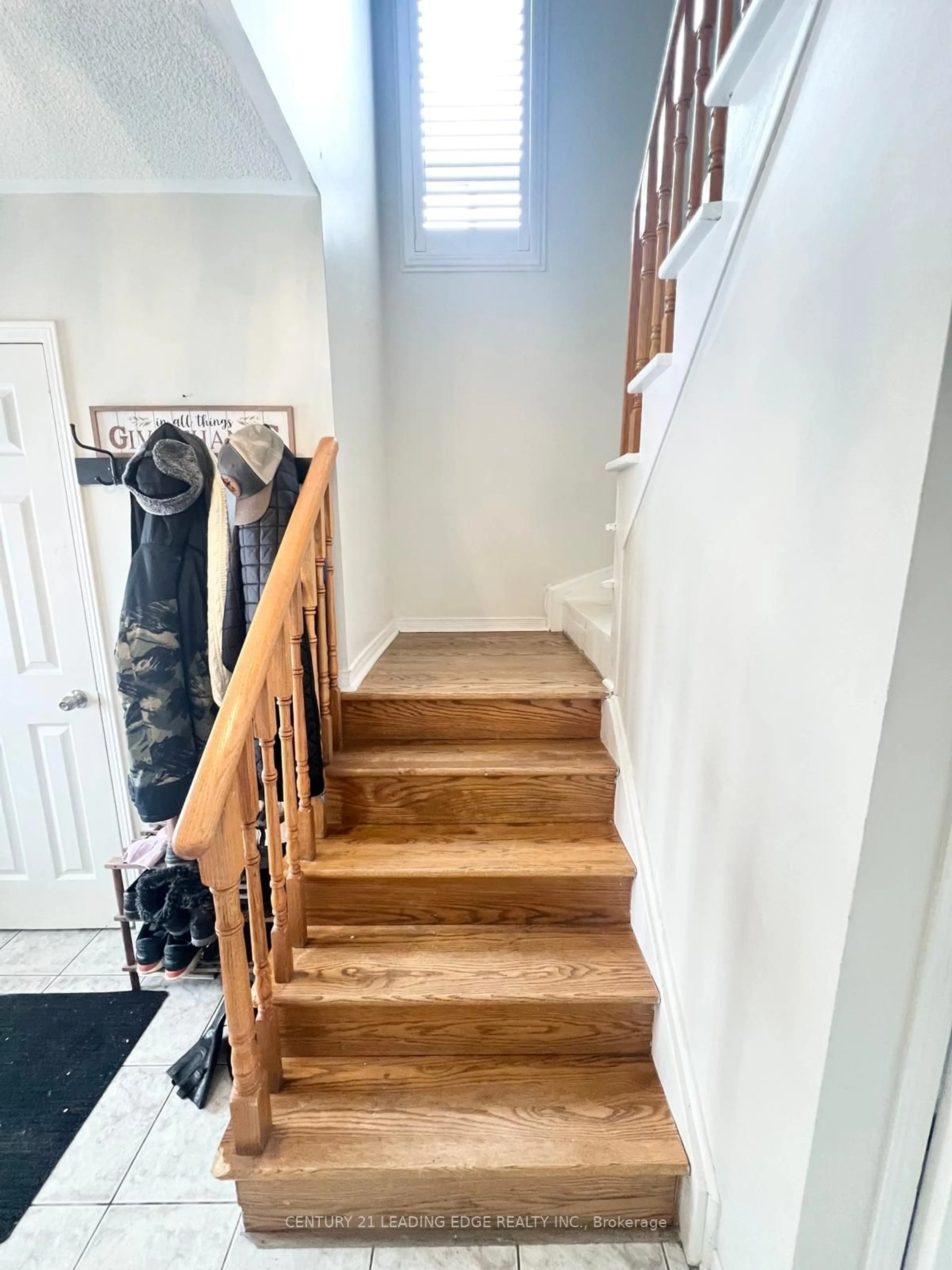 Stairs for 128 Melville Ave, Vaughan Ontario L6A 1Y9