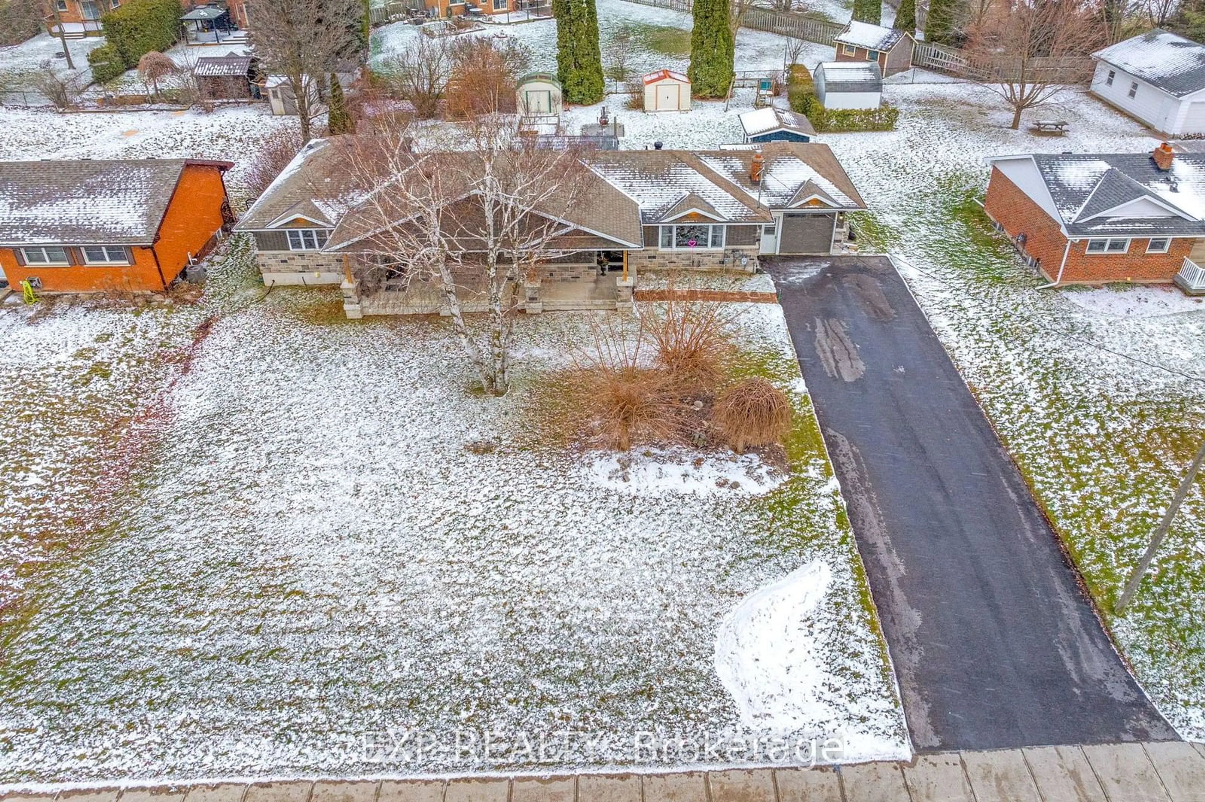 A pic from outside/outdoor area/front of a property/back of a property/a pic from drone, street for 111A Church St, Georgina Ontario L4P 1J4