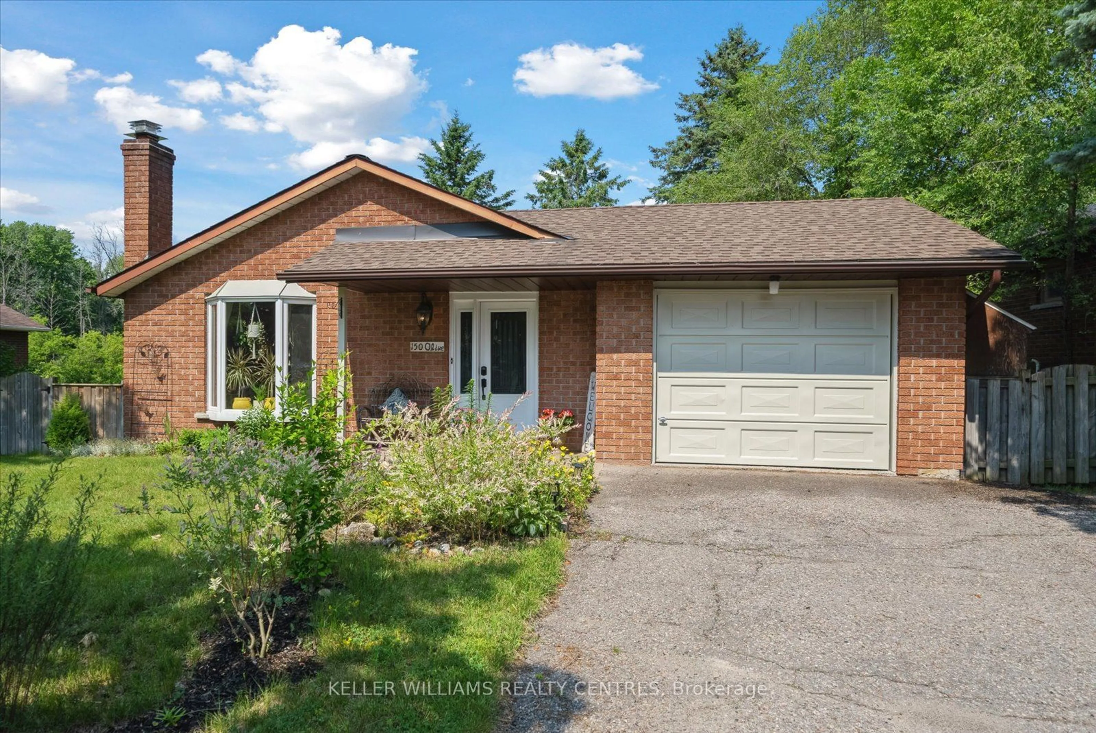 Home with brick exterior material, street for 150 Olive St, East Gwillimbury Ontario L9N 1M2