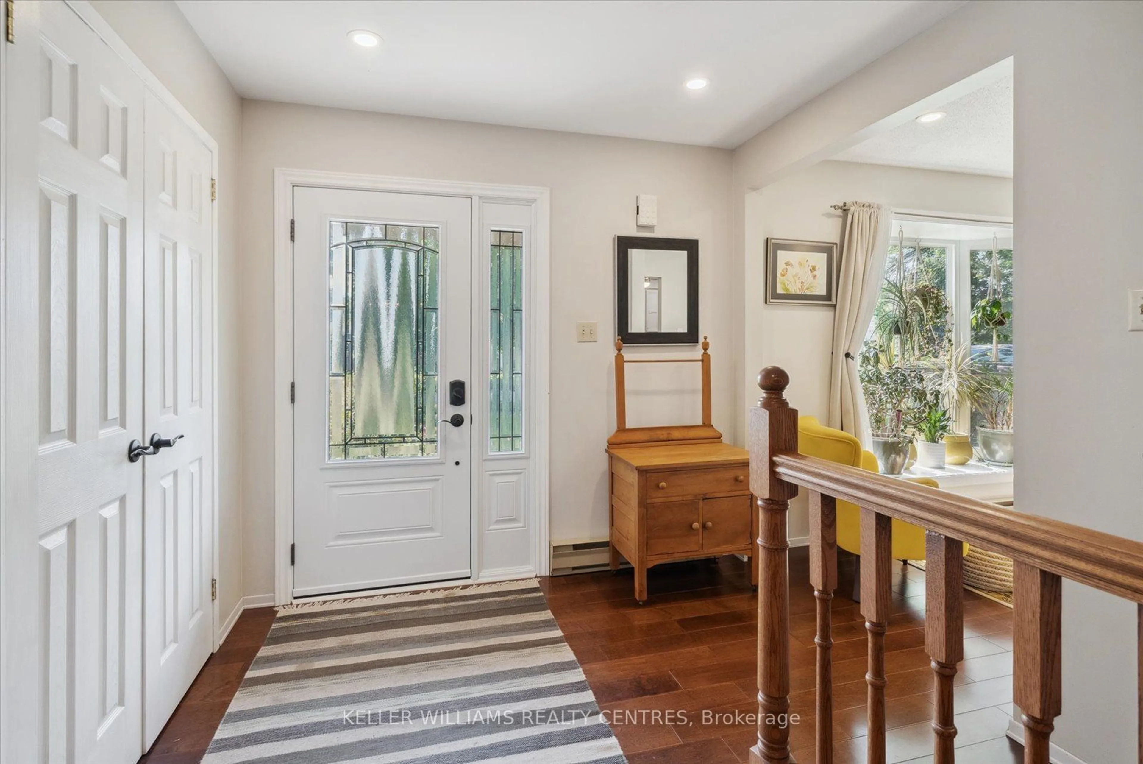 Indoor entryway for 150 Olive St, East Gwillimbury Ontario L9N 1M2