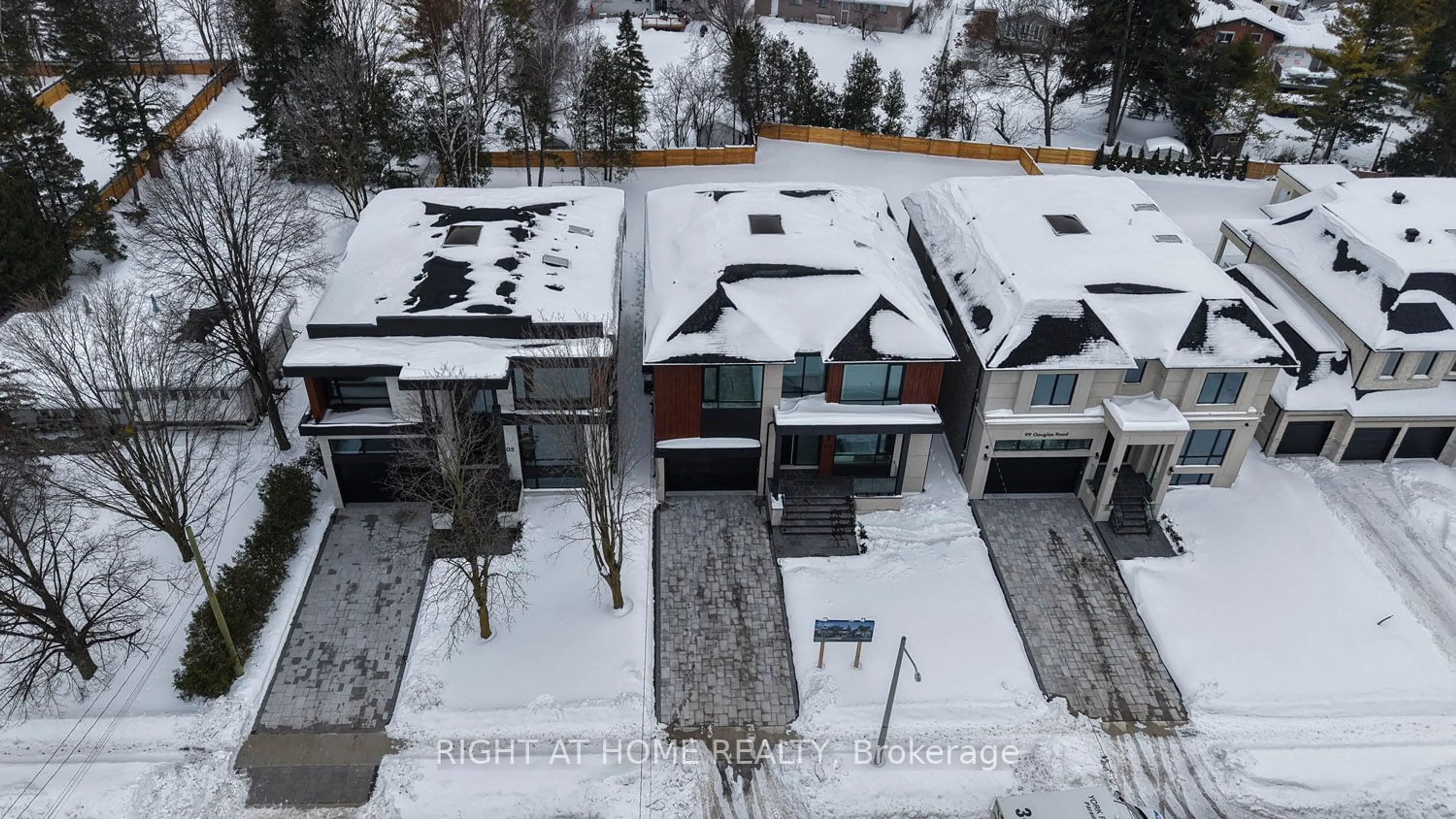 A pic from outside/outdoor area/front of a property/back of a property/a pic from drone, mountain view for 105 Douglas Rd, Richmond Hill Ontario L4E 3H1