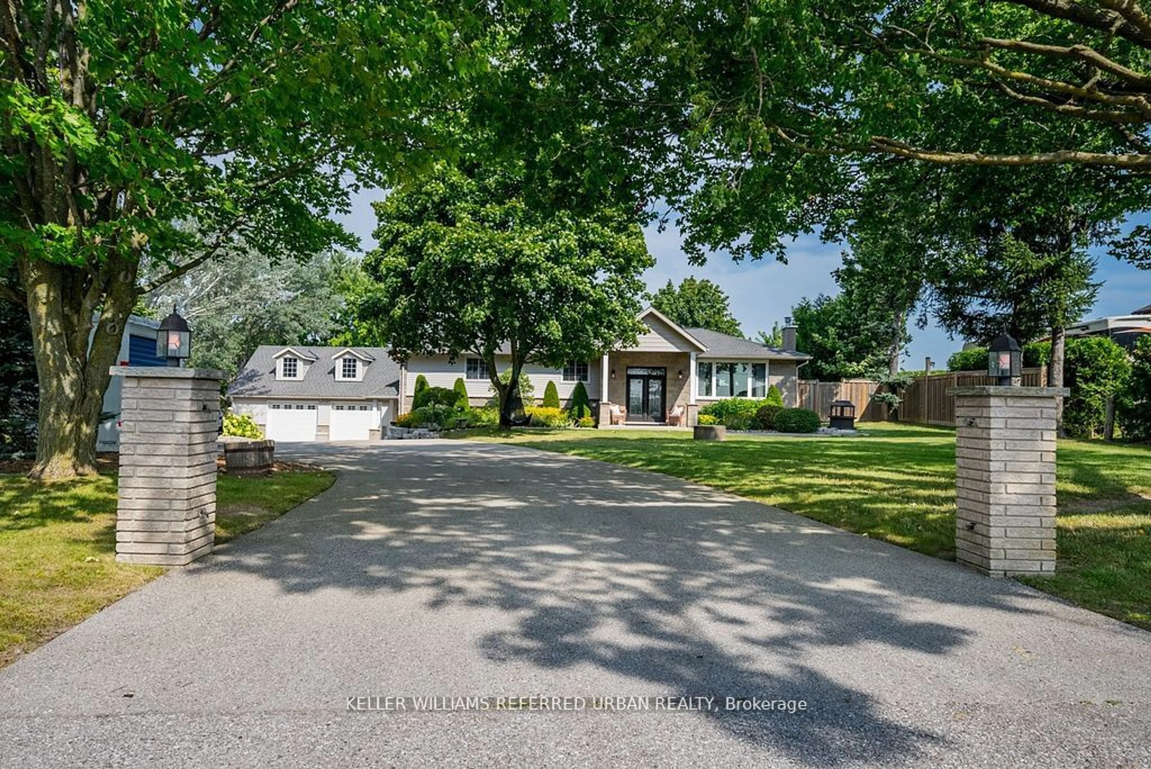 A pic from outside/outdoor area/front of a property/back of a property/a pic from drone, street for 4310 Line 6, Bradford West Gwillimbury Ontario L3Z 2A4