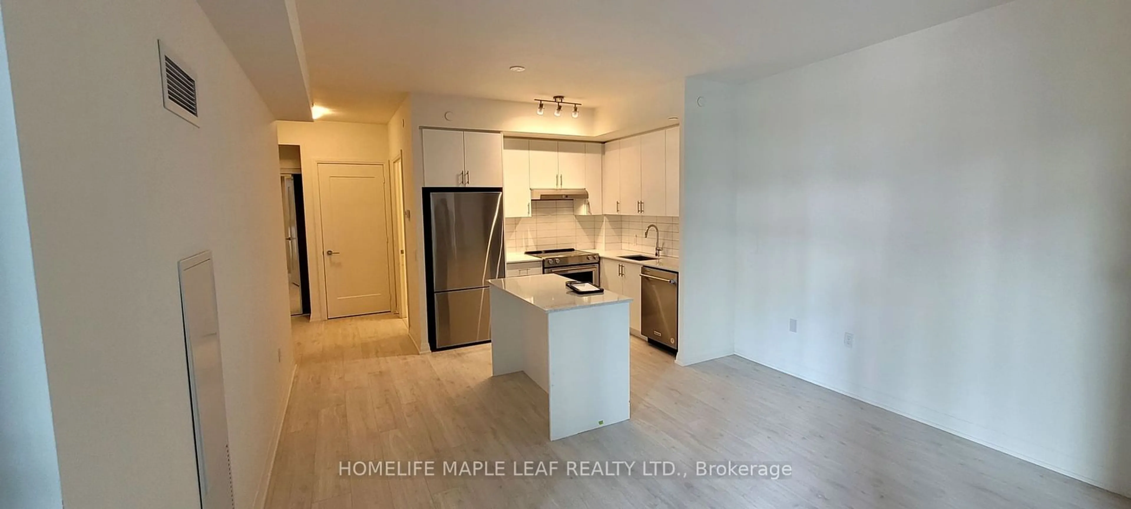 Standard kitchen, ceramic/tile floor for 9000 jane St #520, Vaughan Ontario L4R 2M9