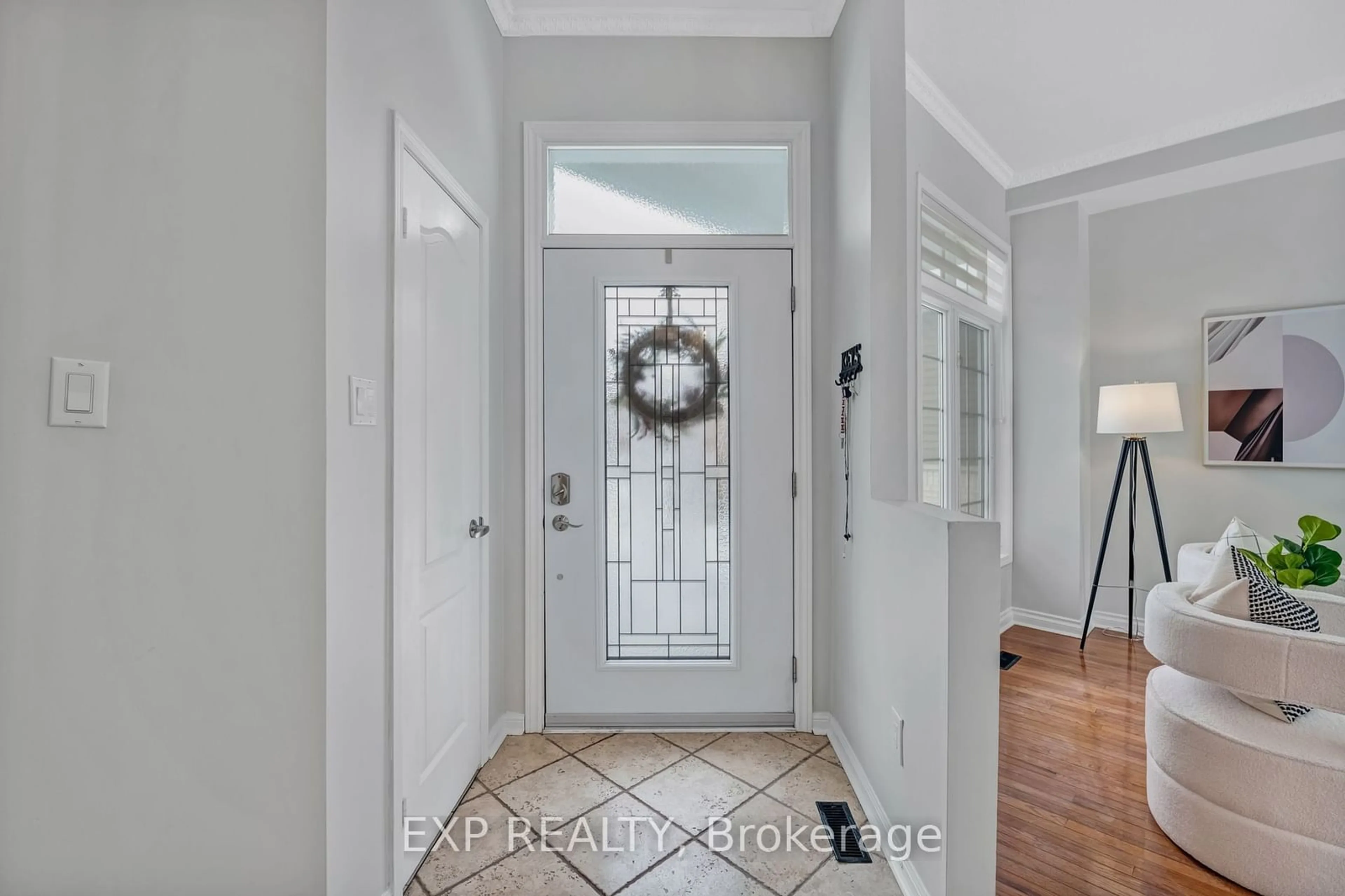 Indoor entryway for 91 Mainprize Cres, East Gwillimbury Ontario L0G 1M0