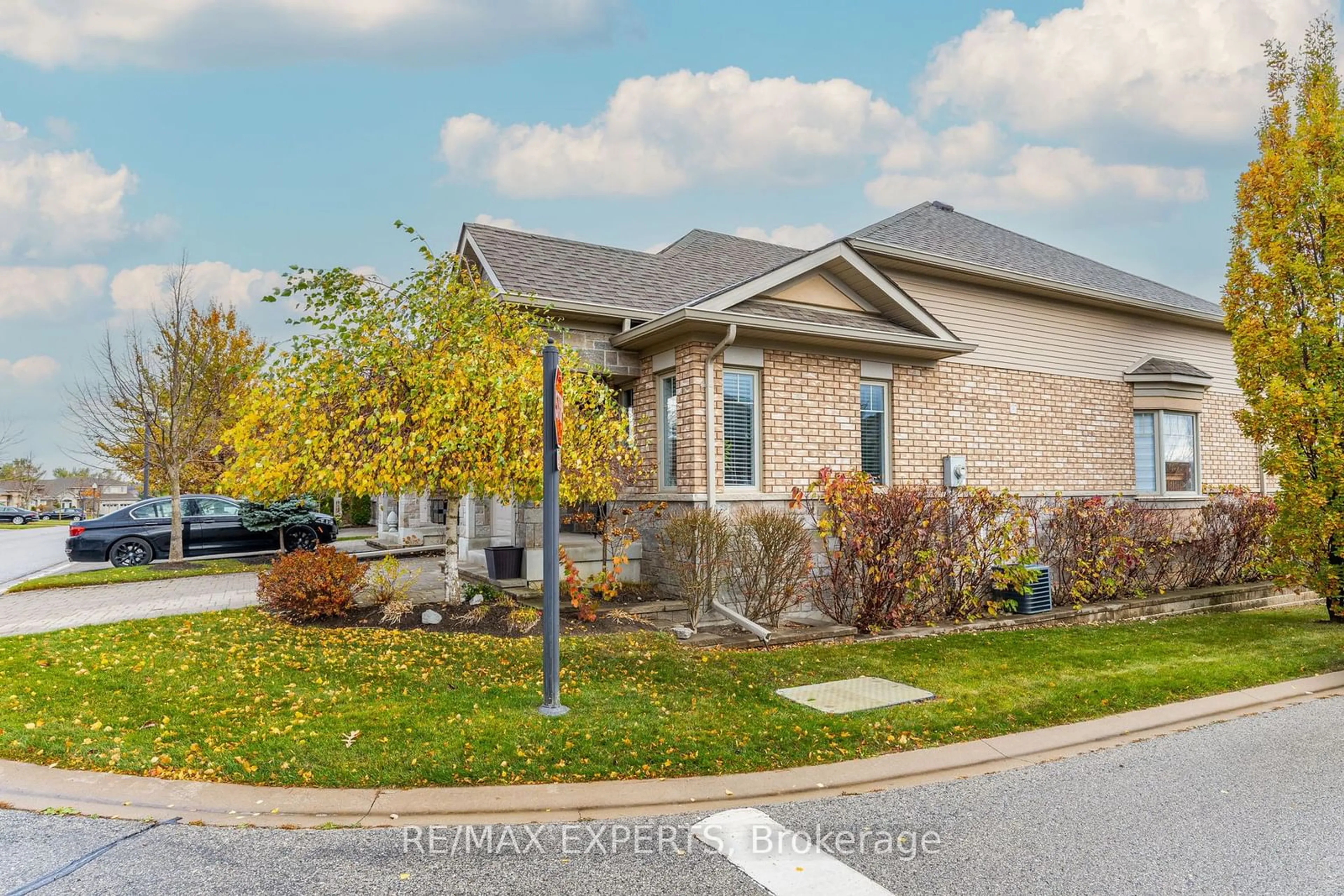 Home with brick exterior material, street for 204 Ridge Way, New Tecumseth Ontario L9R 0K5