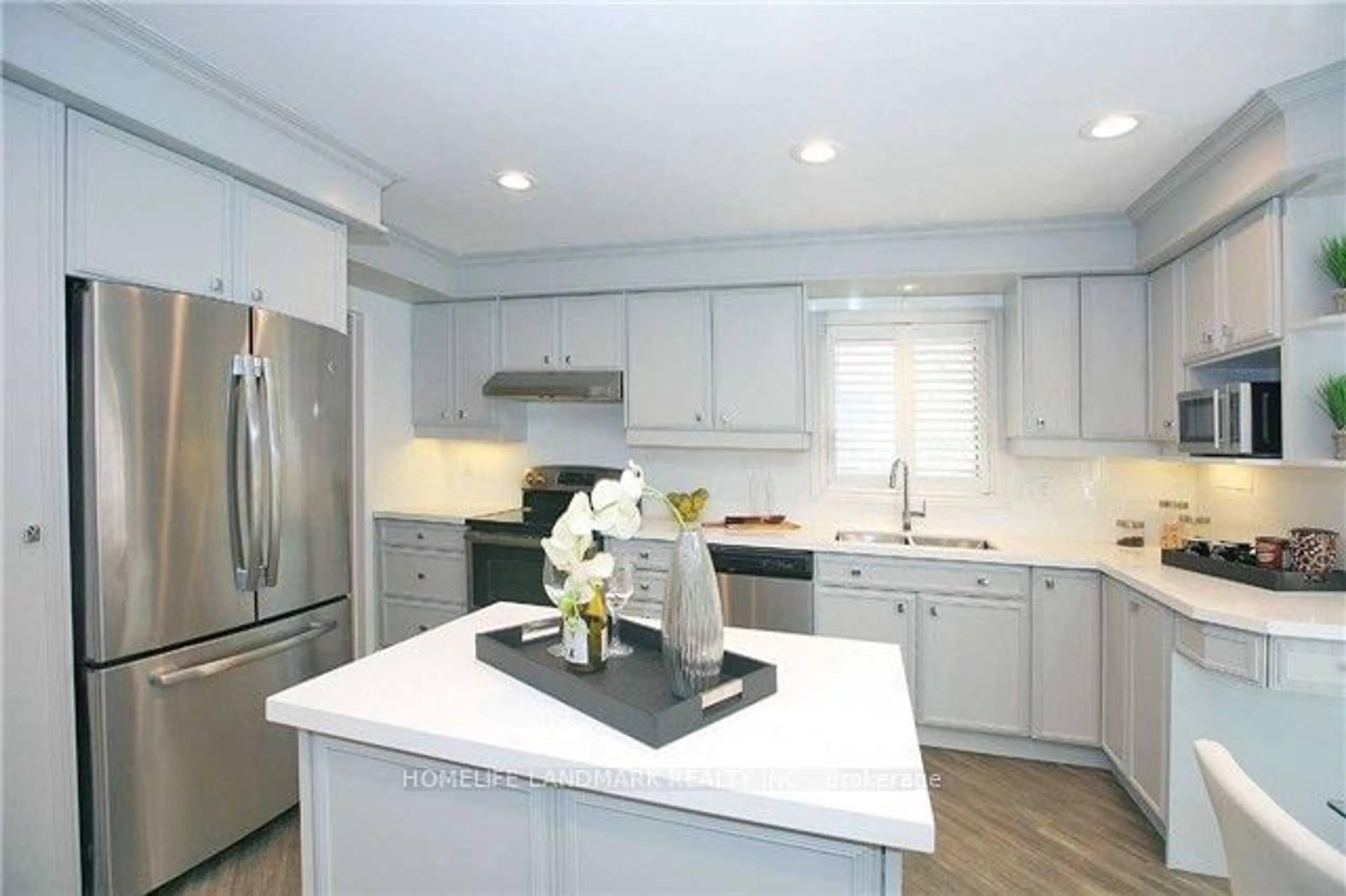 Contemporary kitchen, unknown for 131 Roseborough Cres, Vaughan Ontario L4J 4V4