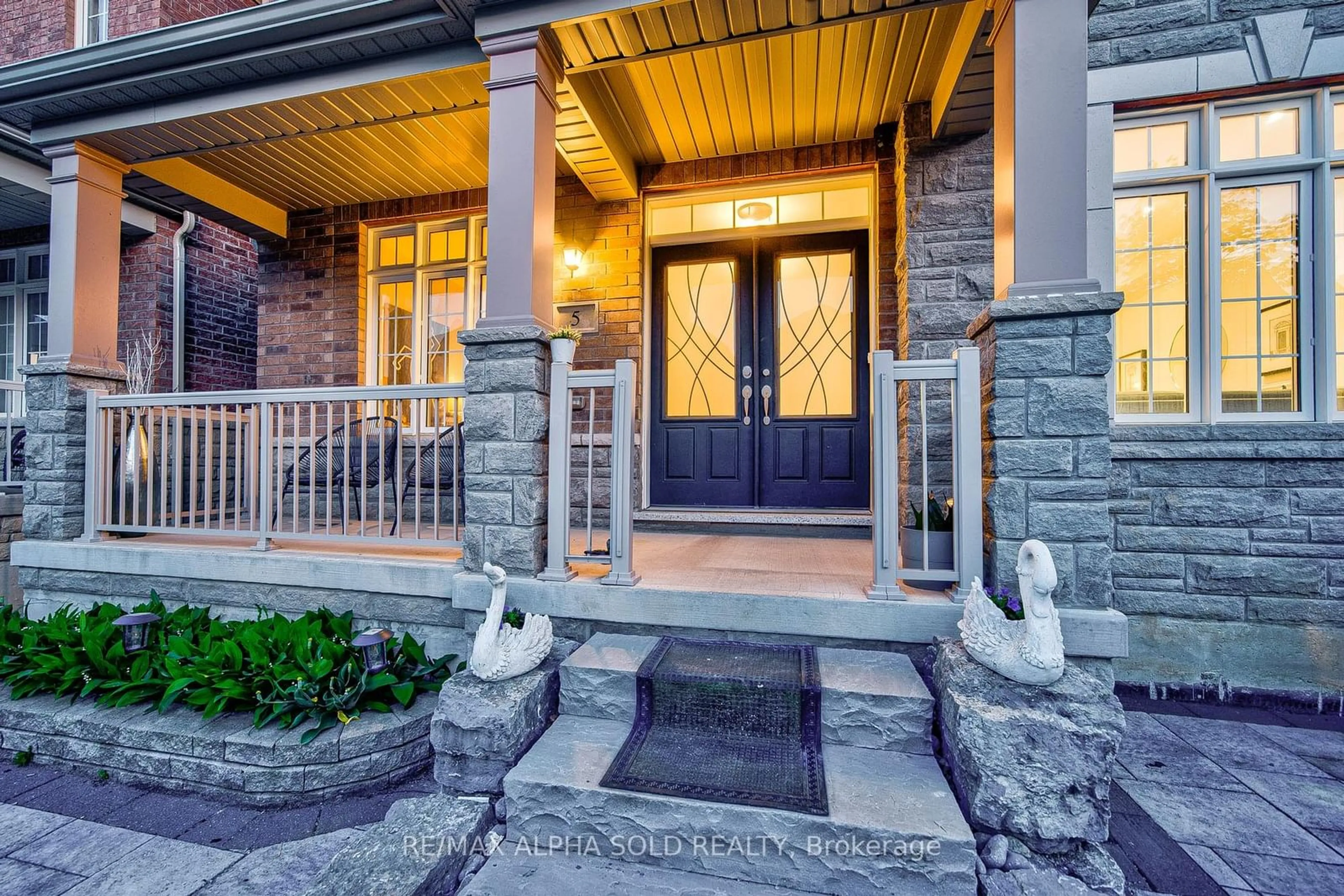 Indoor entryway for 5 Bloom St, Markham Ontario L6B 0Z7