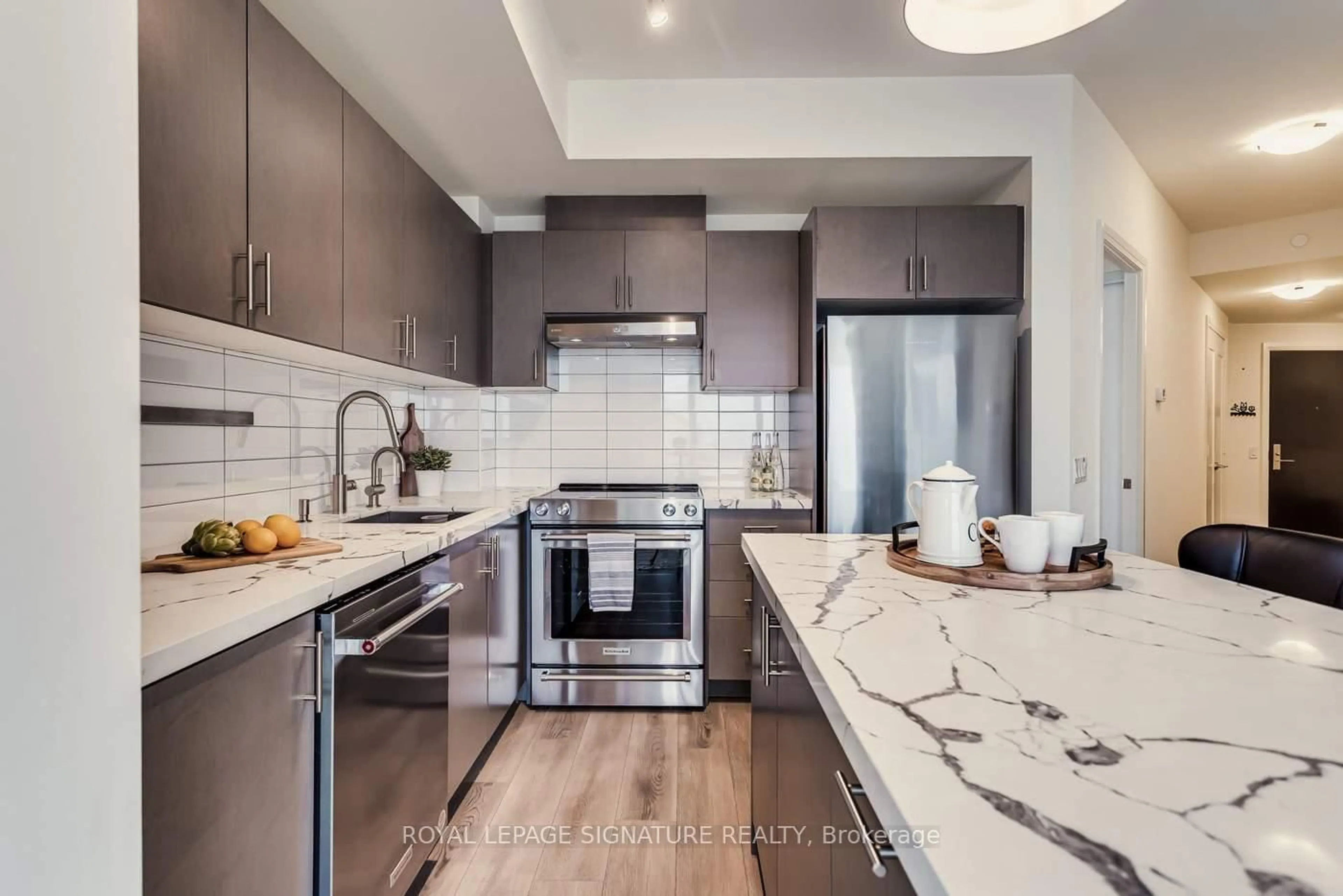 Contemporary kitchen, ceramic/tile floor for 9000 Jane St #2124, Vaughan Ontario L4K 0M6