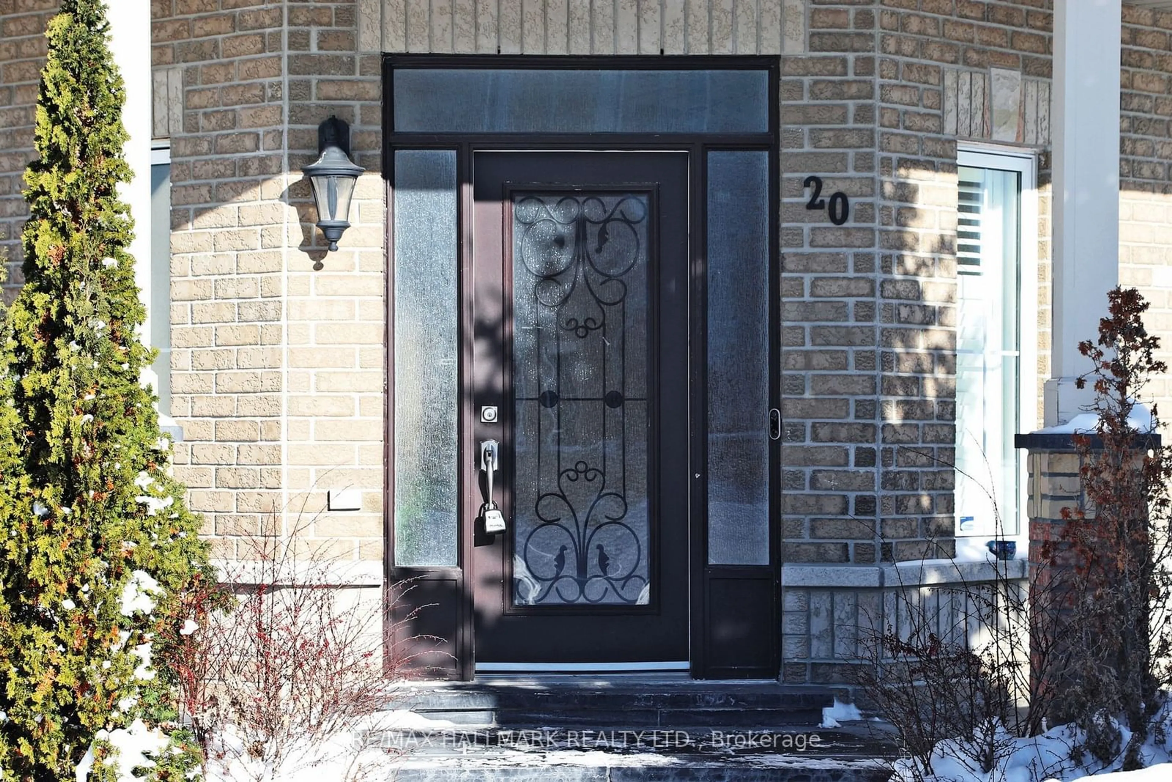 Indoor entryway for 20 Aubergine St, Richmond Hill Ontario L4E 5A8