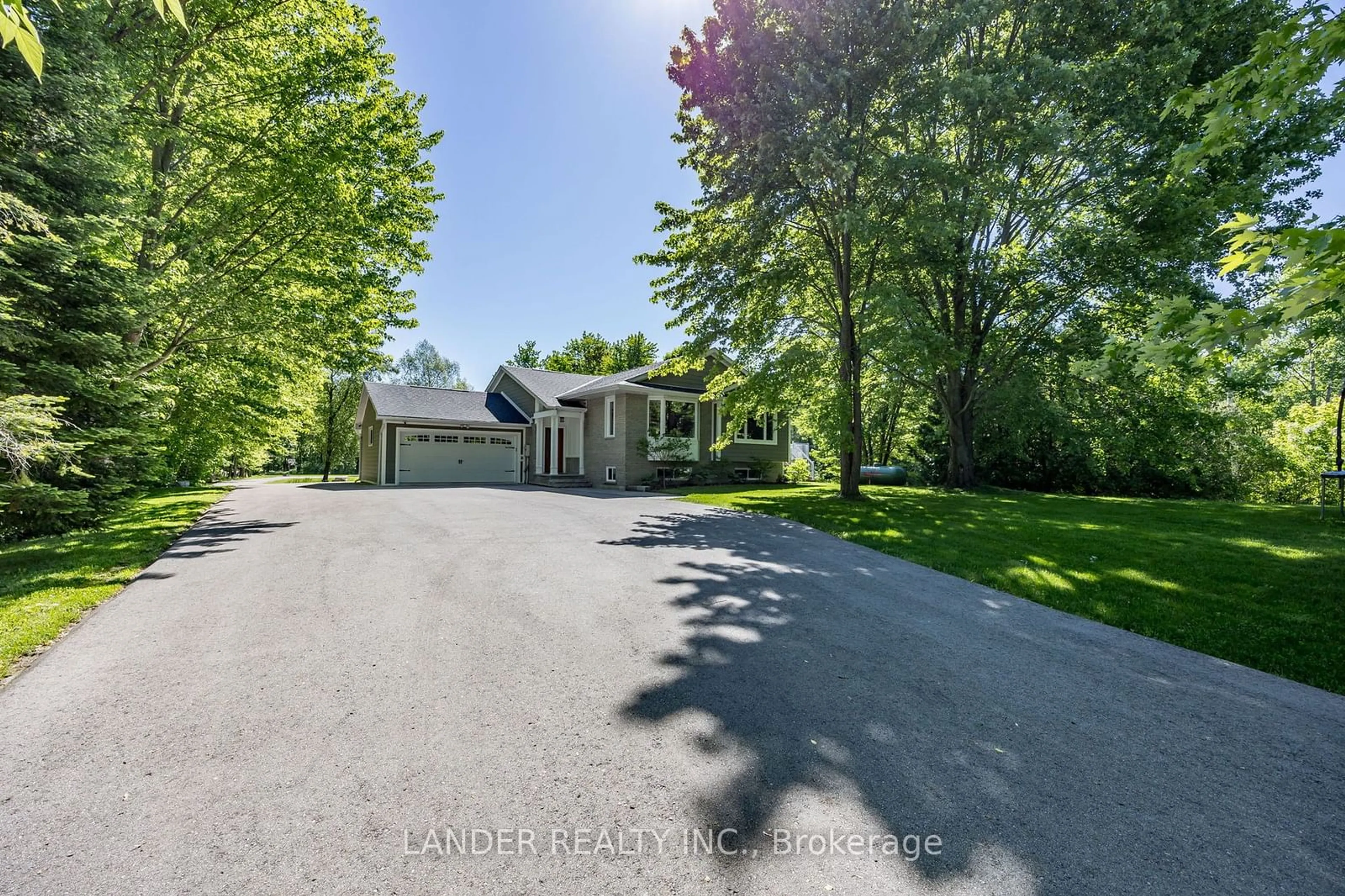 A pic from outside/outdoor area/front of a property/back of a property/a pic from drone, street for 22187 McCowan Rd, East Gwillimbury Ontario L0G 1M0