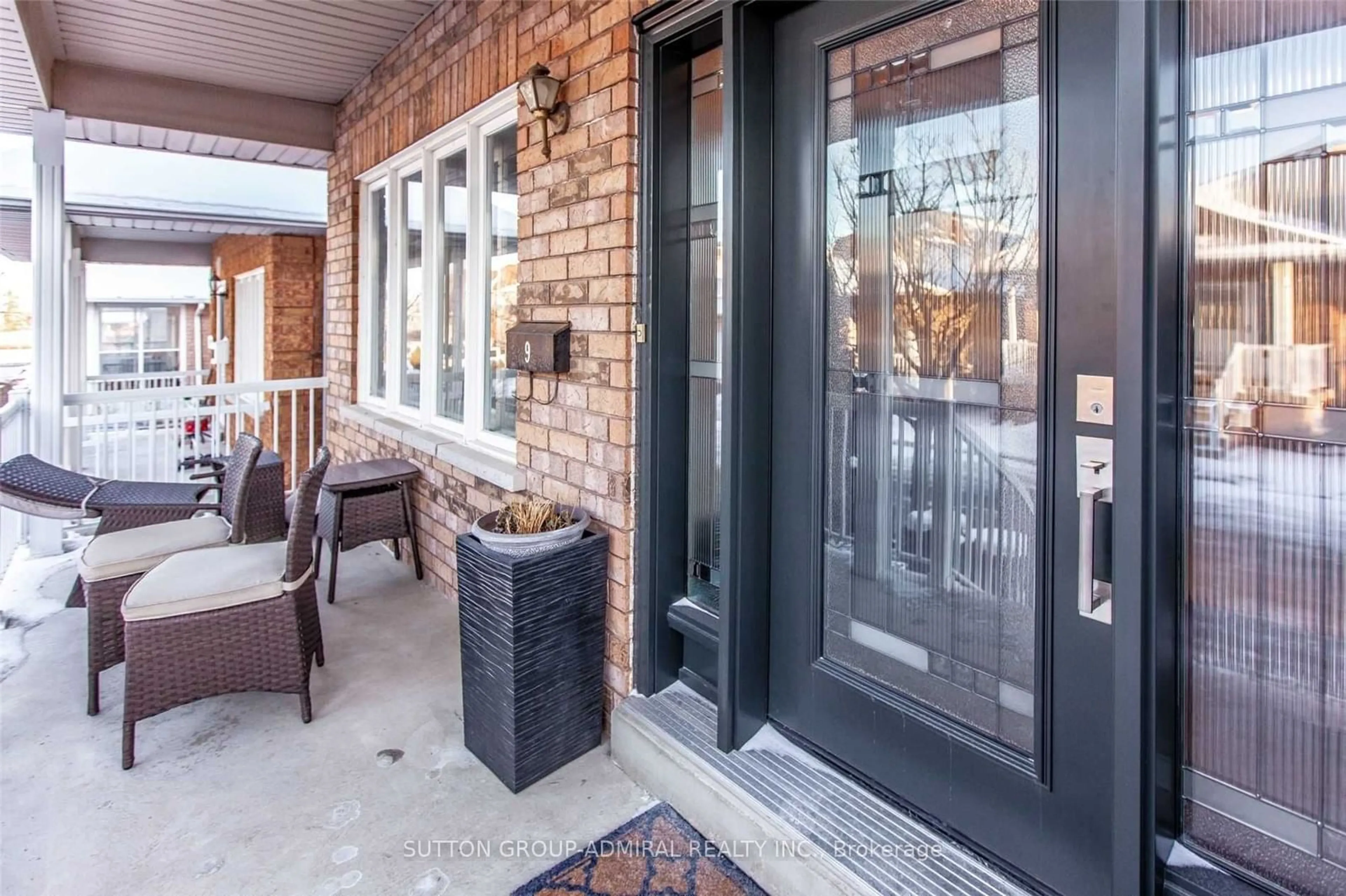 Indoor entryway for 9 Amalfi Crt, Vaughan Ontario L4L 9S2