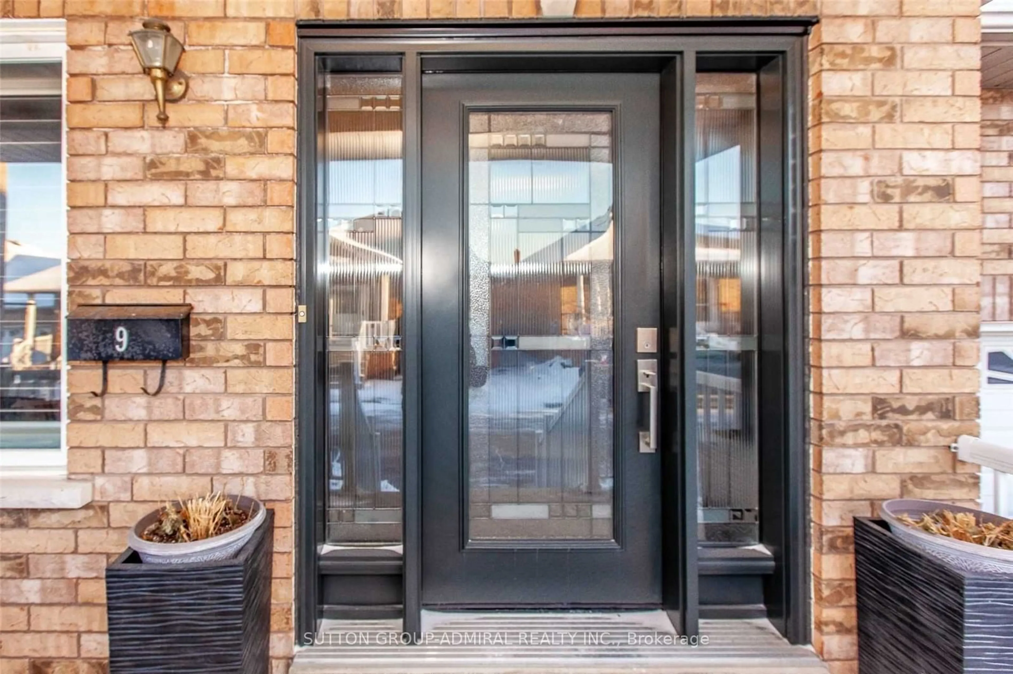 Indoor entryway for 9 Amalfi Crt, Vaughan Ontario L4L 9S2