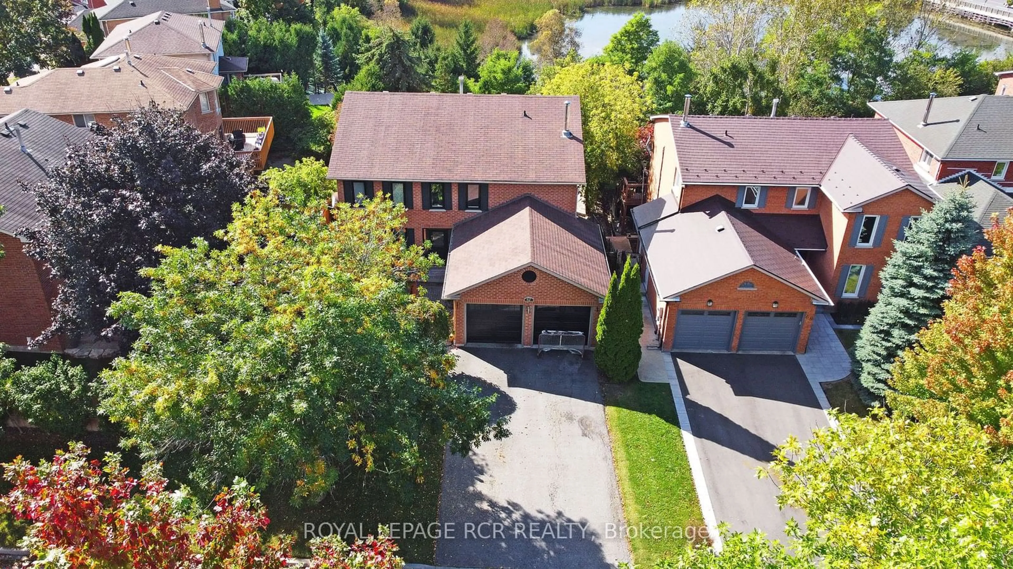 A pic from outside/outdoor area/front of a property/back of a property/a pic from drone, street for 67 Attridge Dr, Aurora Ontario L4G 6J4