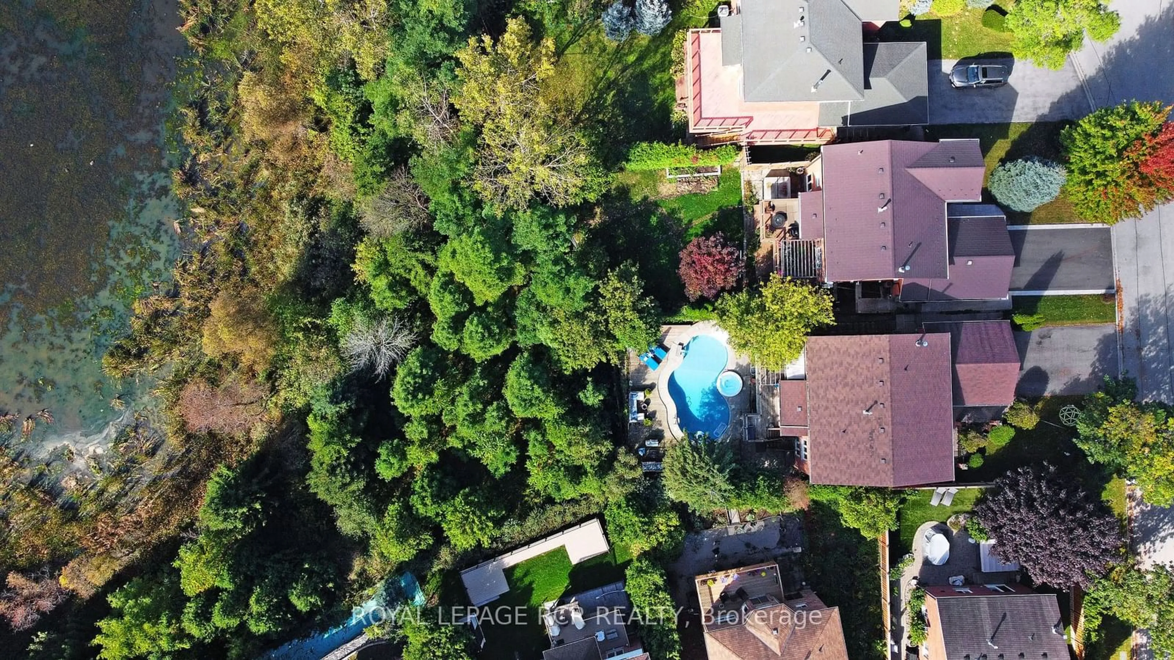 A pic from outside/outdoor area/front of a property/back of a property/a pic from drone, unknown for 67 Attridge Dr, Aurora Ontario L4G 6J4