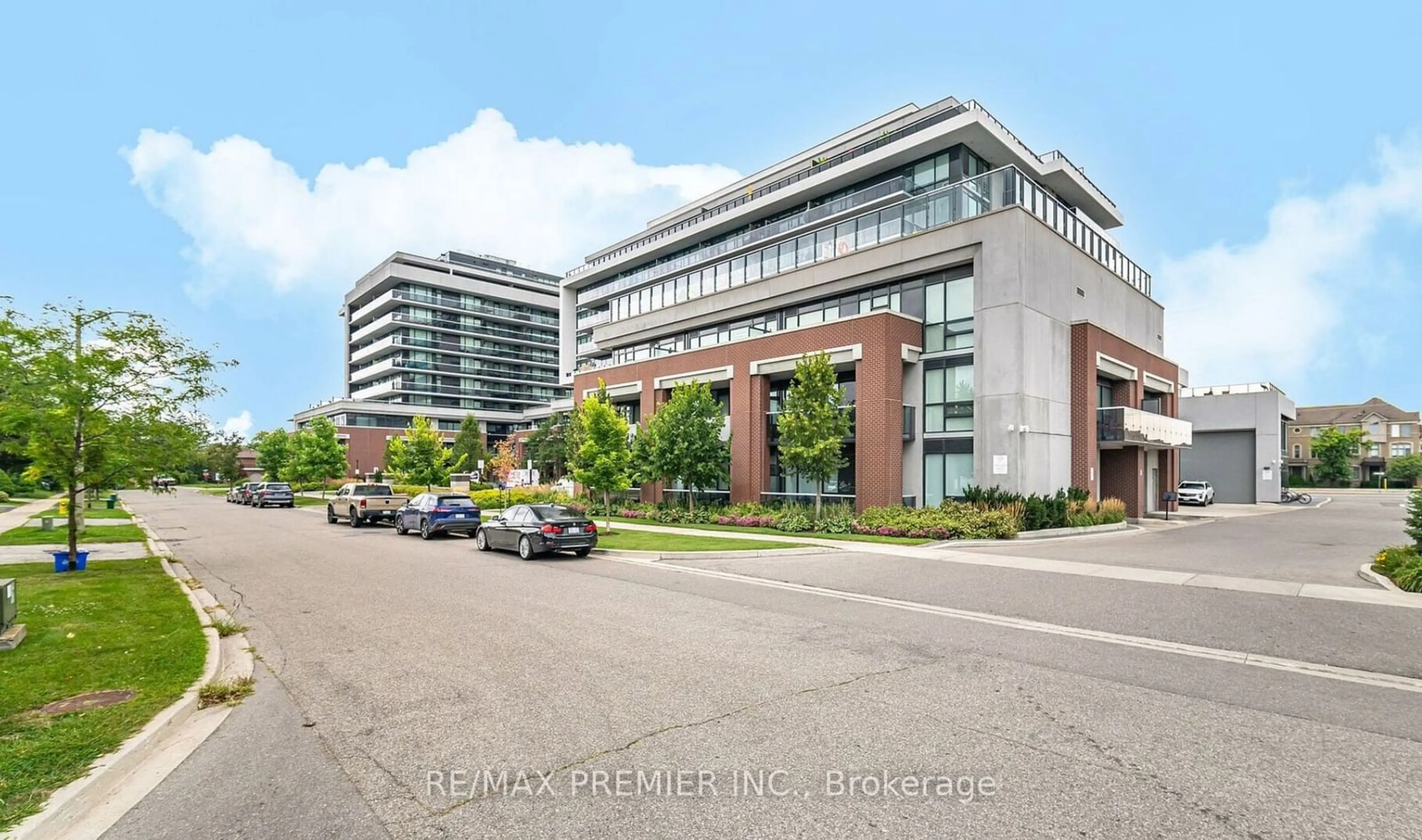 Indoor foyer for 4800 Highway 7 #339, Vaughan Ontario L4L 1H8