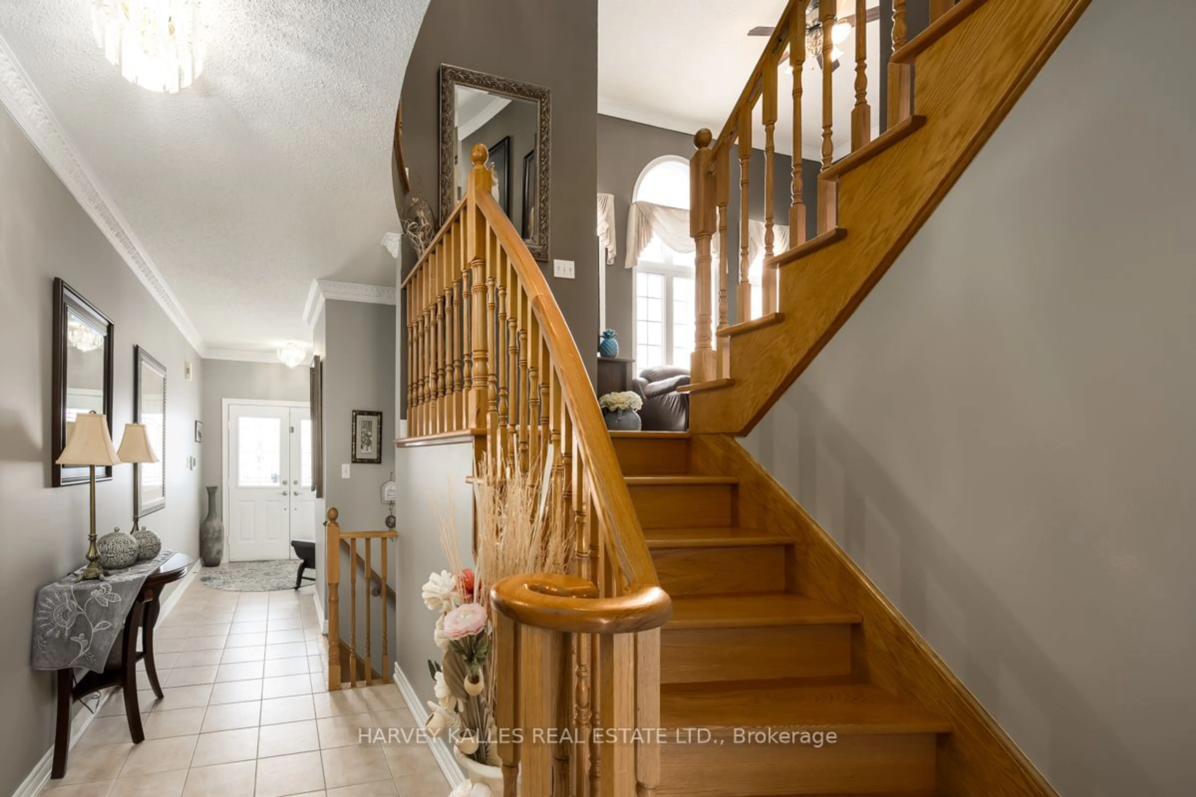 Indoor foyer for 9 Oland Dr, Vaughan Ontario L4H 2H3