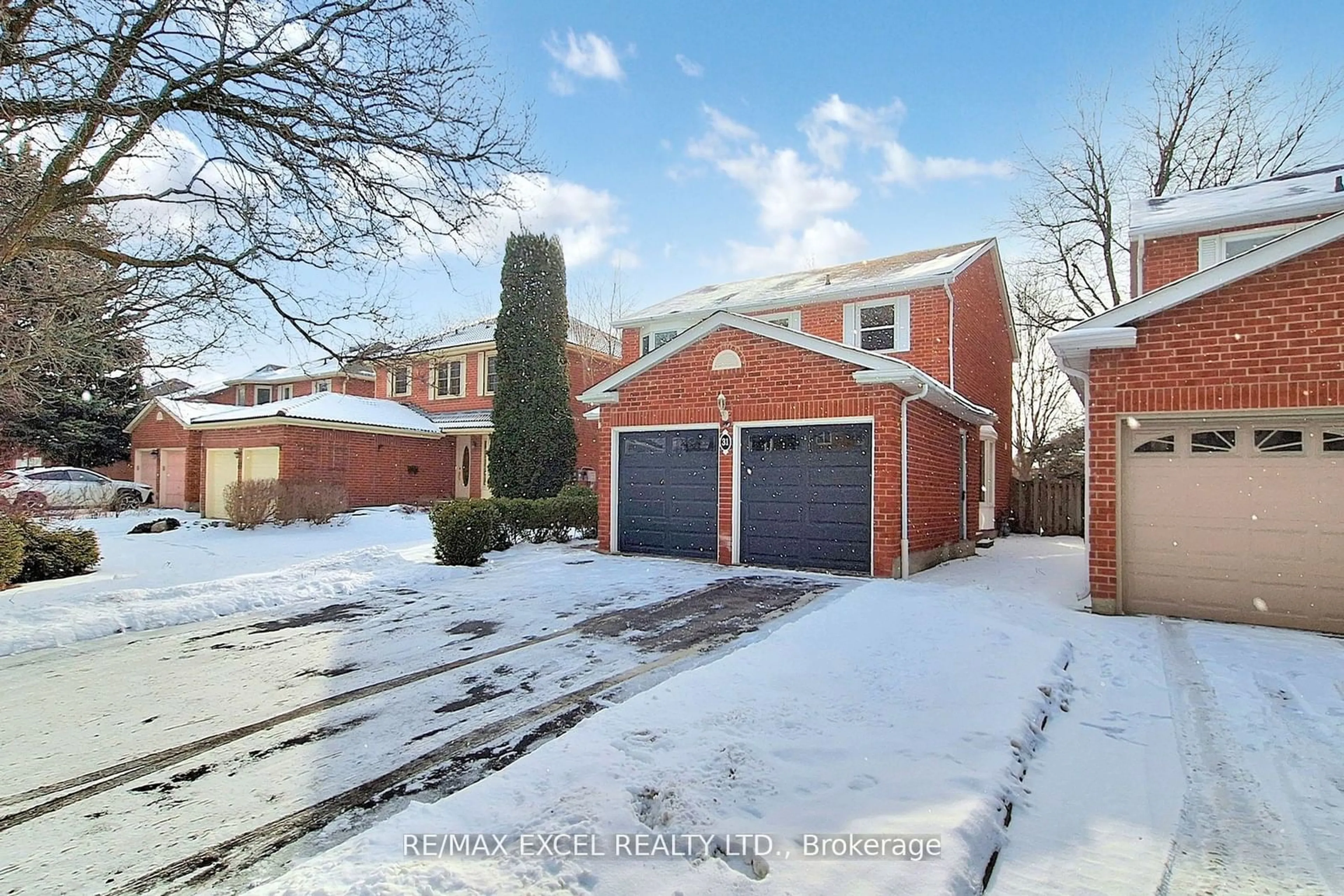 A pic from outside/outdoor area/front of a property/back of a property/a pic from drone, street for 31 Barlow Rd, Markham Ontario L3R 8A4