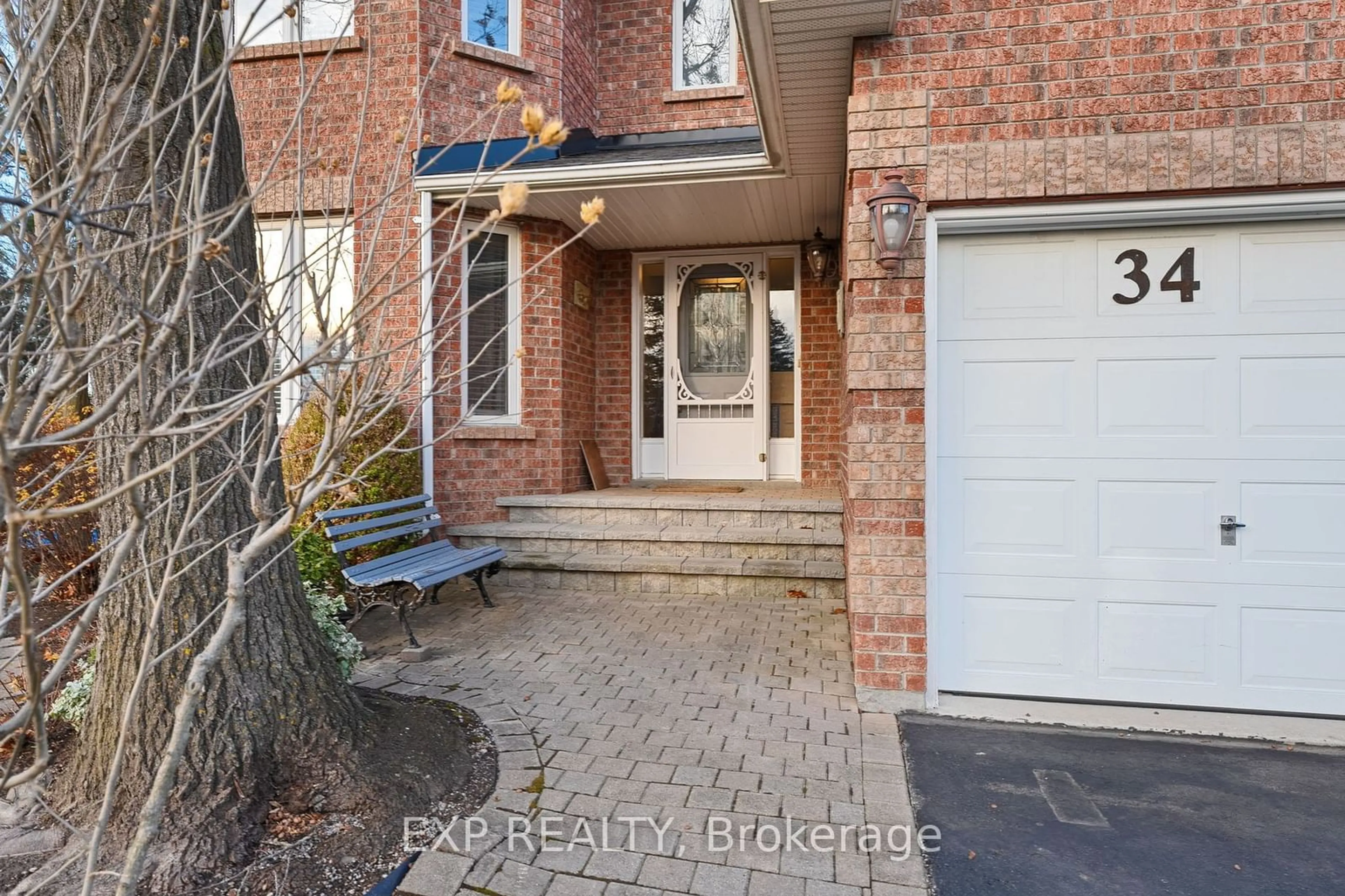 Indoor entryway for 34 Hollis Cres, East Gwillimbury Ontario L9N 1E7