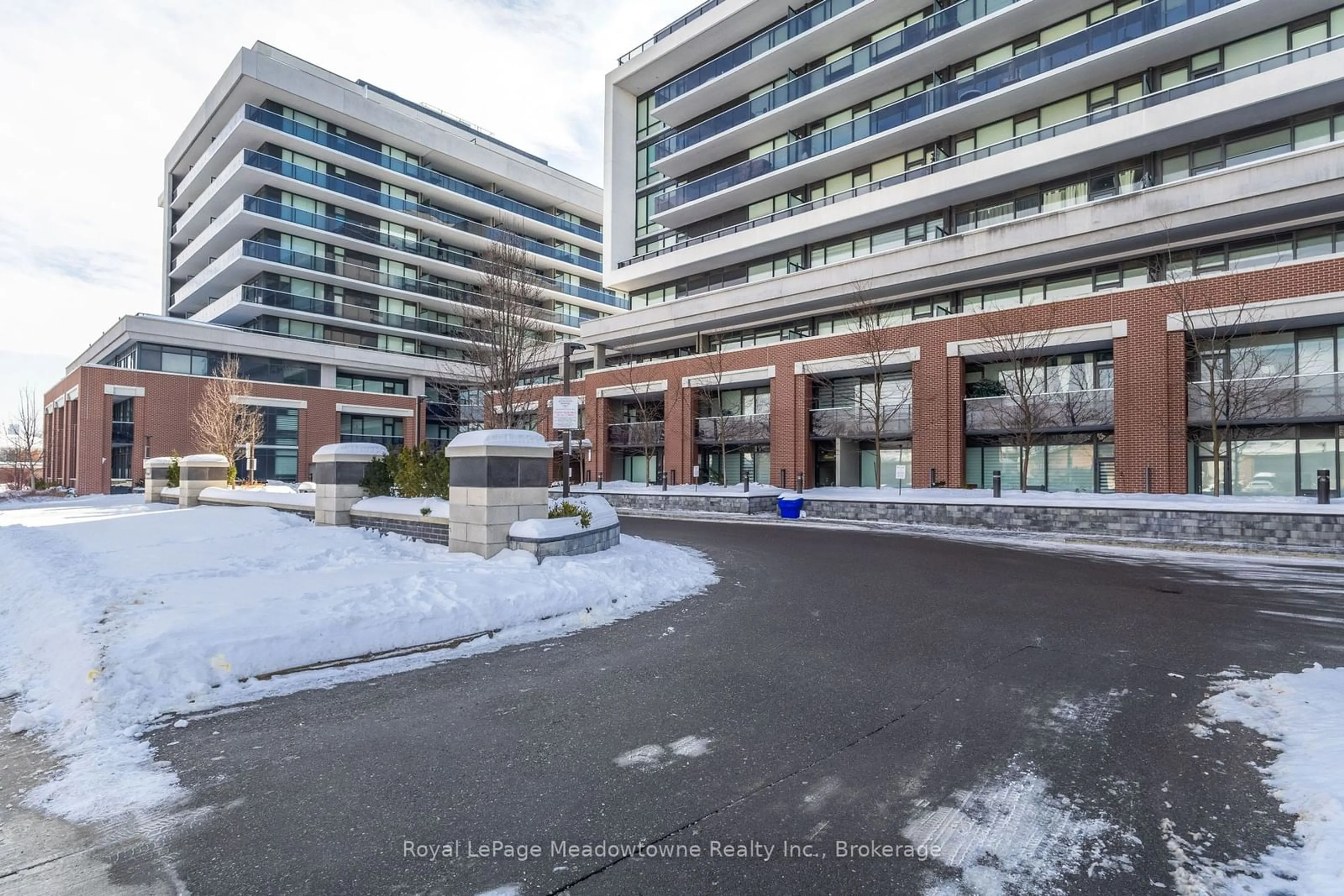 Indoor foyer for 4800 Highway 7 Rd #313, Vaughan Ontario L4L 1H8