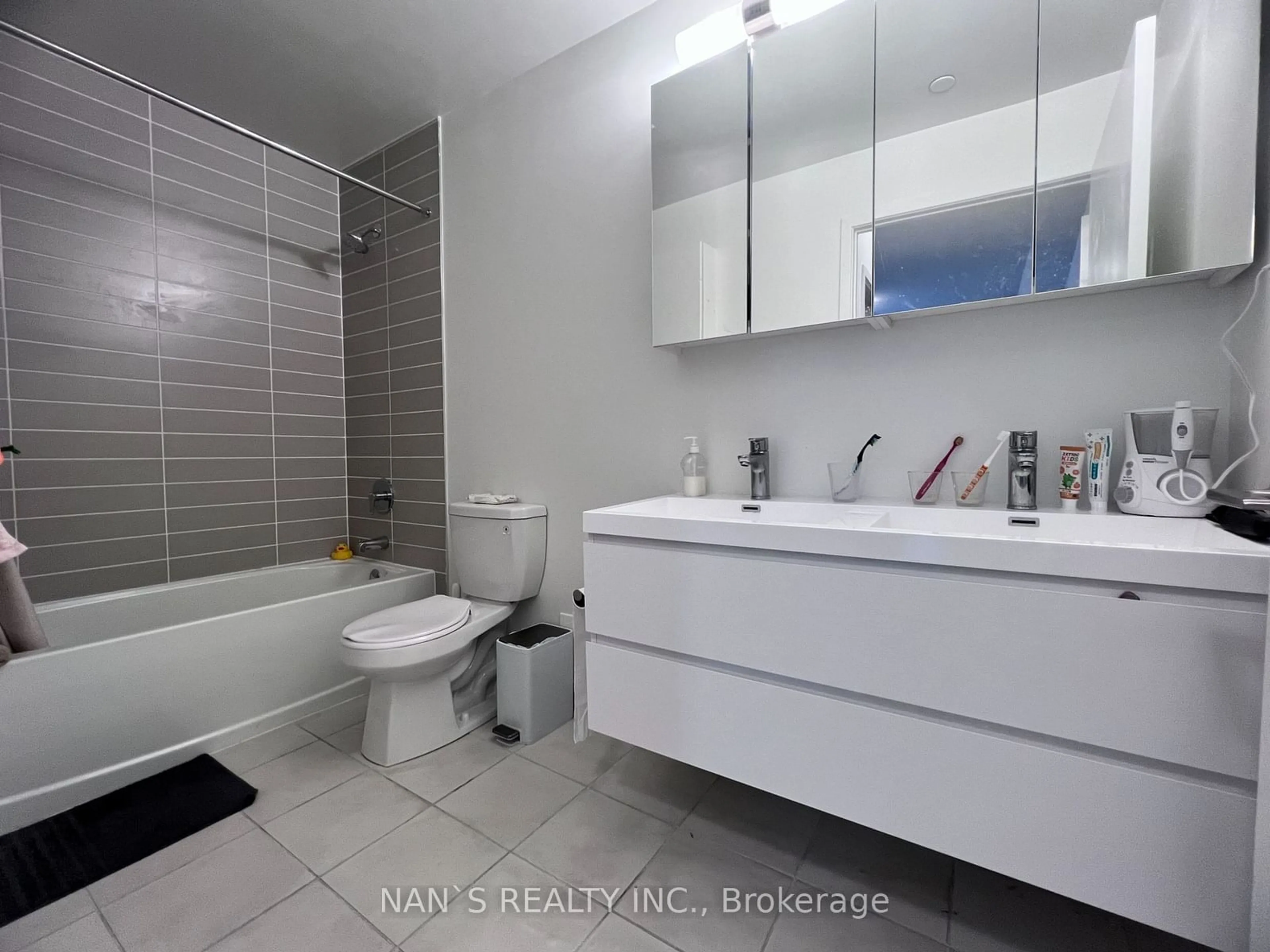 Standard bathroom, ceramic/tile floor for 38 Simcoe Promenade Circ #C418, Markham Ontario L6G 0H7