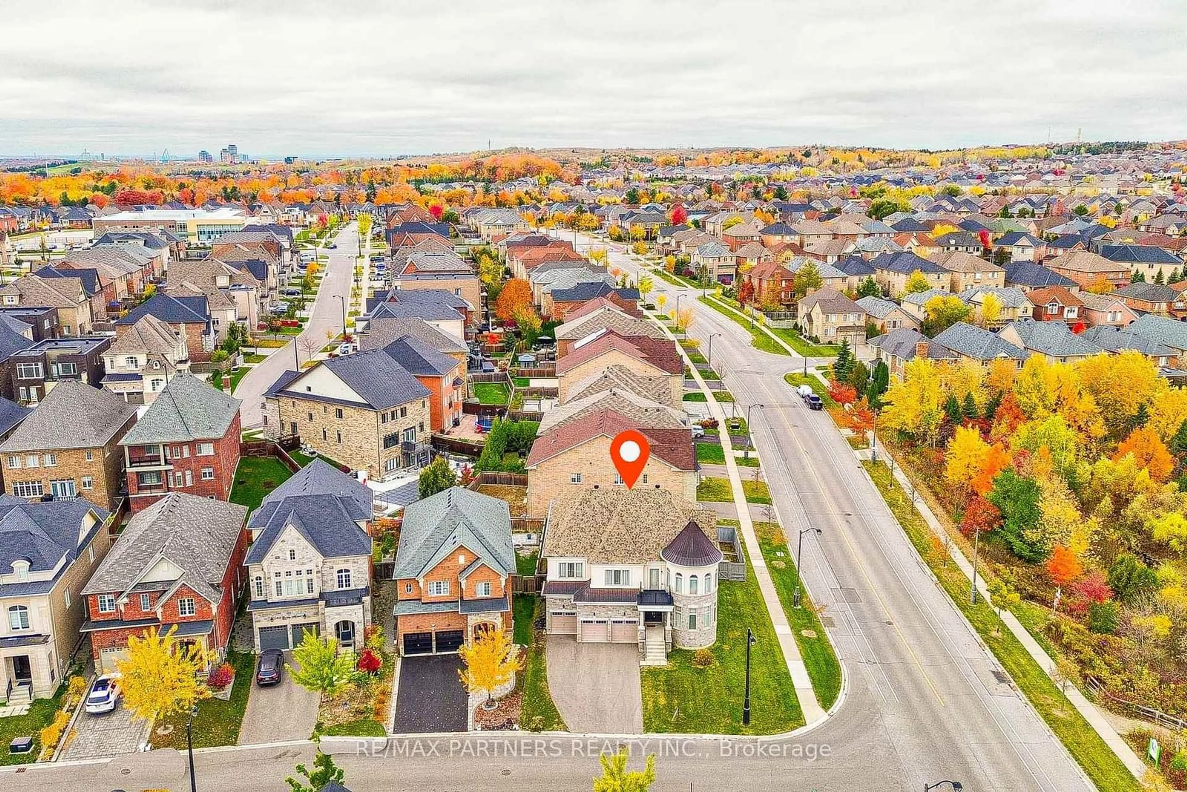 A pic from outside/outdoor area/front of a property/back of a property/a pic from drone, street for 112 Baldry Ave, Vaughan Ontario L6A 0J1