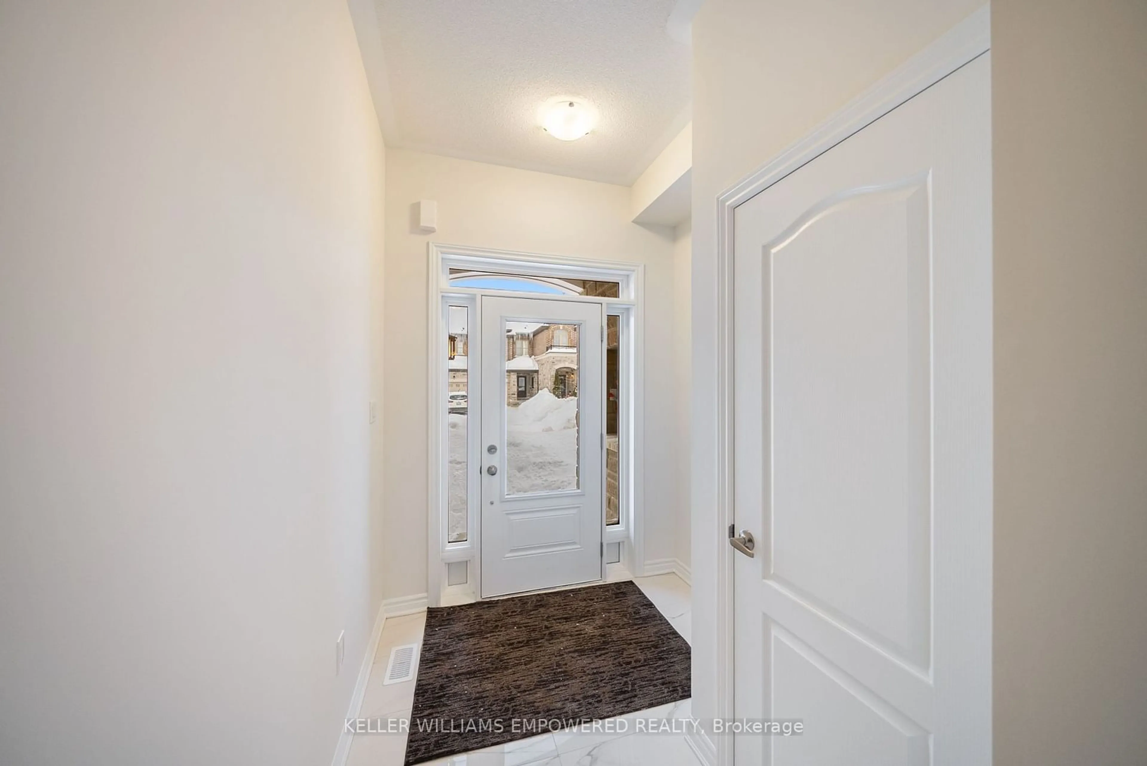 Indoor entryway for 50 Beechborough Cres, East Gwillimbury Ontario L9N 0N9