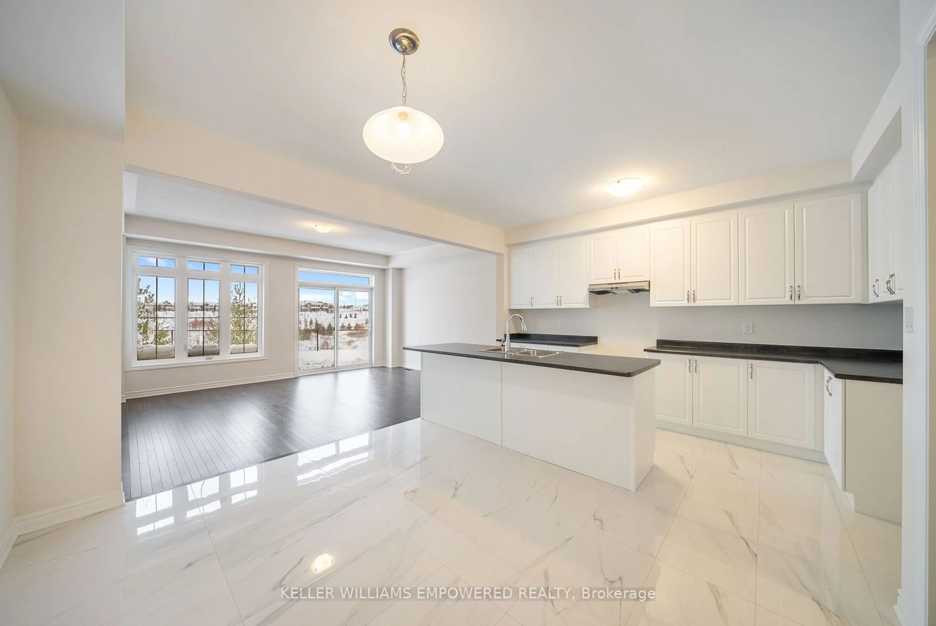 Open concept kitchen, ceramic/tile floor for 50 Beechborough Cres, East Gwillimbury Ontario L9N 0N9