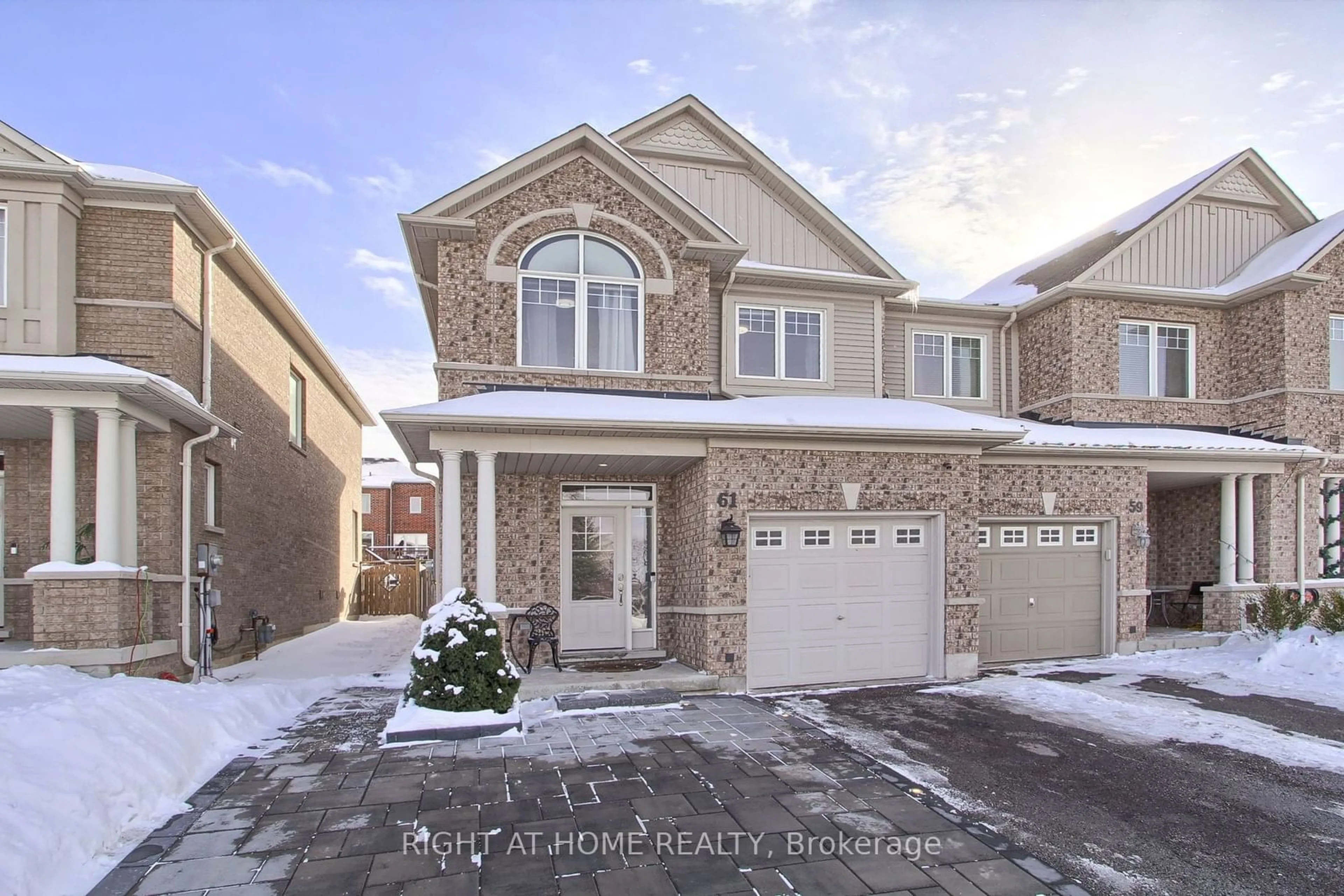 Unknown for 61 Thatcher Cres, Newmarket Ontario L9N 0B8