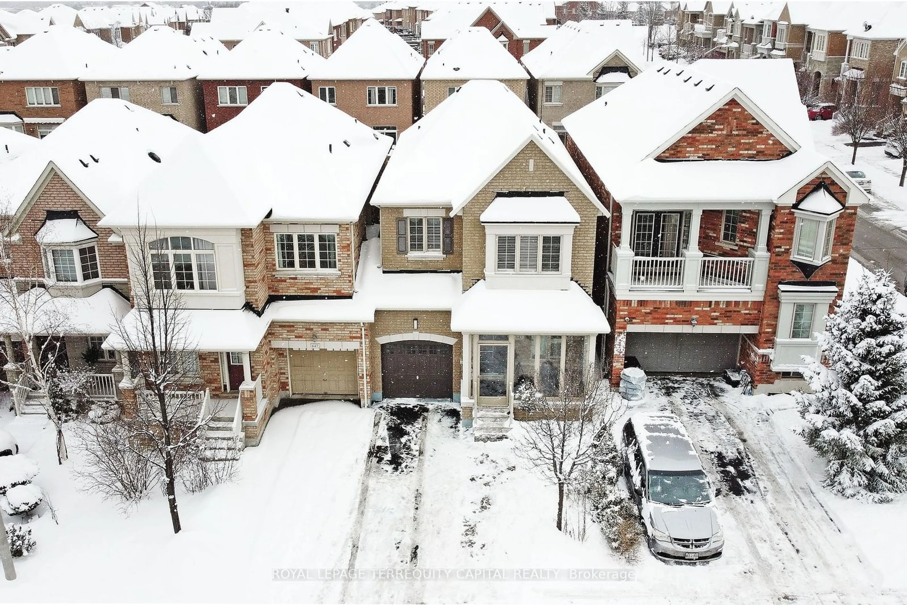 A pic from outside/outdoor area/front of a property/back of a property/a pic from drone, street for 643 Pleasant Ridge Ave, Vaughan Ontario L4J 0G2